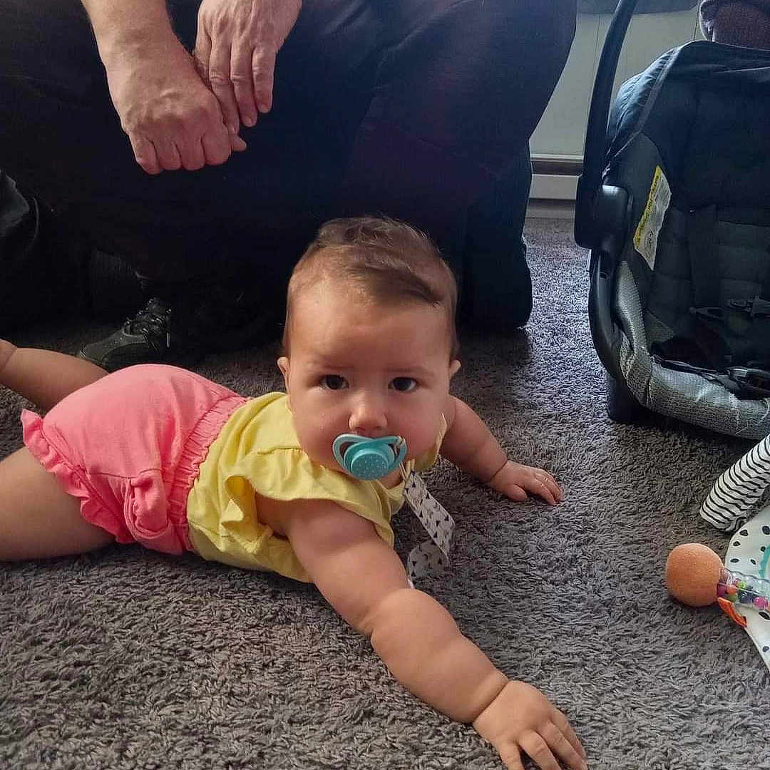 Elisa is registered to the contest to win money with this photo: adult, baby, babycrawling, clothing, couch, crawling, cushion, face, furniture, head, homedecor, male, man, pants, person, photography, portrait, shorts, sitting, t_shirt