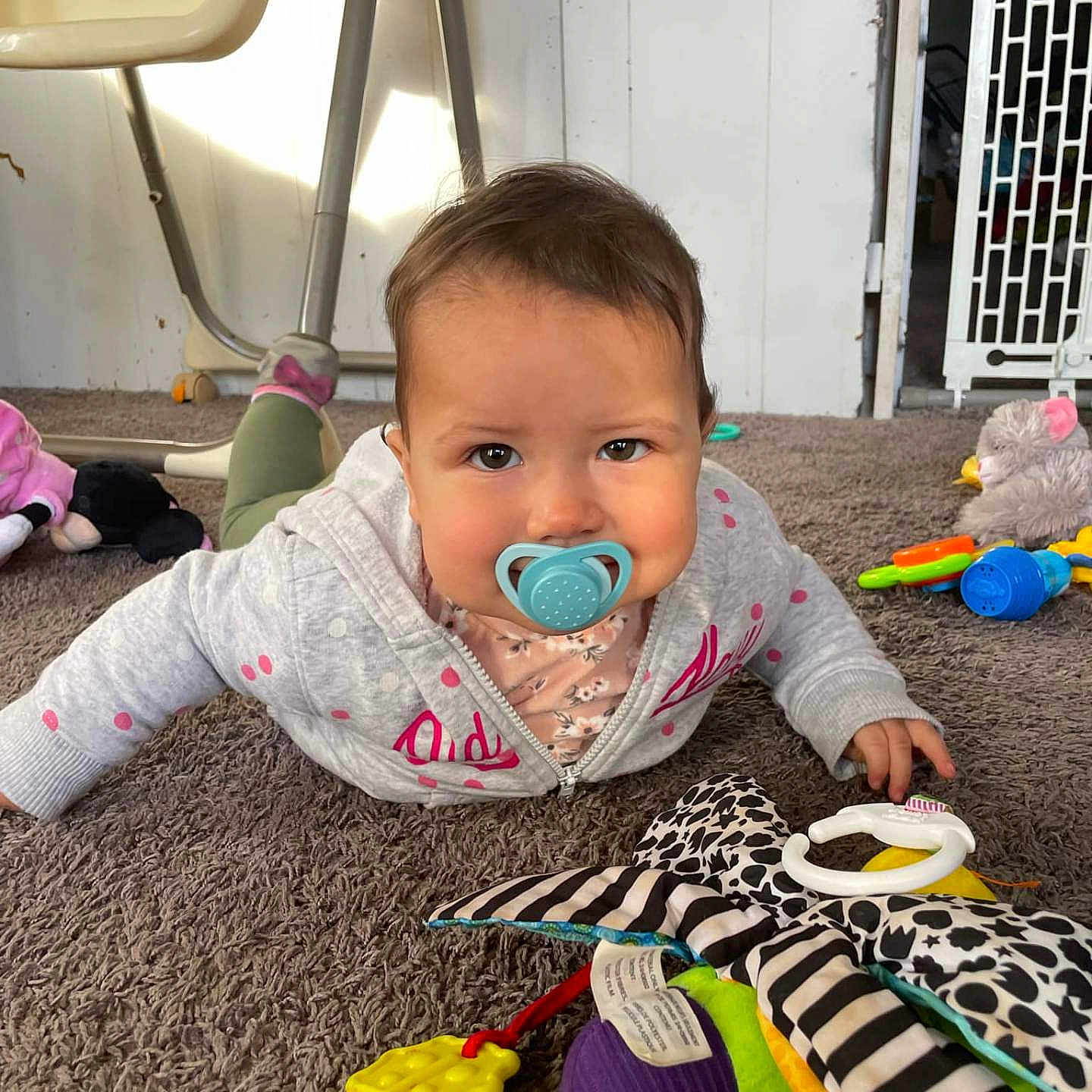 Elisa is registered to the contest to win money with this photo: baby, babycrawling, clothing, crawling, device, face, glove, head, person, photography, portrait, shovel, sitting, tool, toy