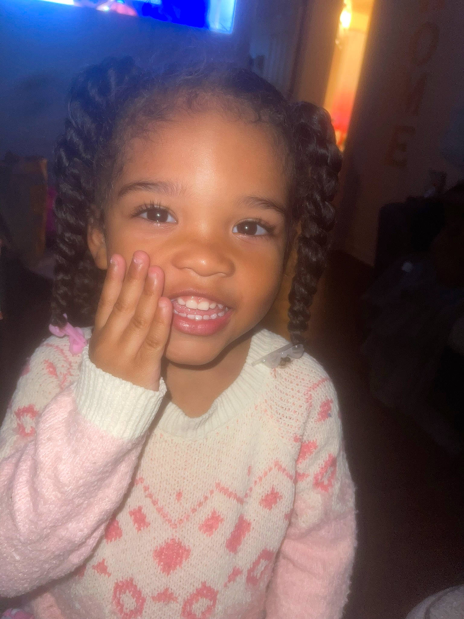 Ximenna is registered to the contest to win money with this photo: arm, cheek, chin, cloud, ear, eyebrow, eyelash, forehead, gesture, hair, hairstyle, happy, iris, jaw, joy, lip, mouth, neck, nose, person