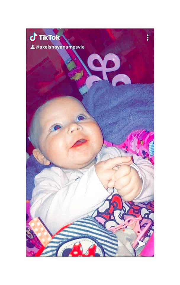 Shayana a rejoint le concours — aidez-le/la à gagner de superbes lots ! baby, cheek, child, magenta, nose, person, photography, pink, play, product, text, toddler, violet