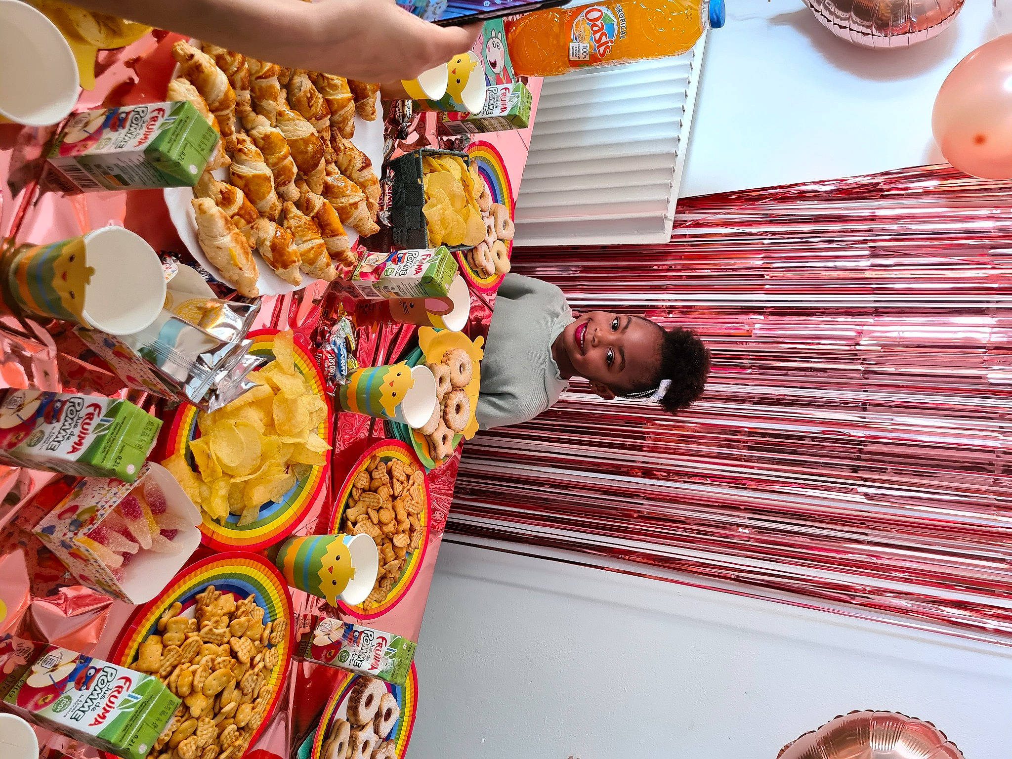 Amir Naya participe au concours pour gagner de l'argent avec cette photo : convenience_food, cuisine, delicacy, dish, event, fast_food, finger_food, food, hardwood, ingredient, joy, junk_food, market, natural_foods, orange, person, retail, sweetness, table, tableware