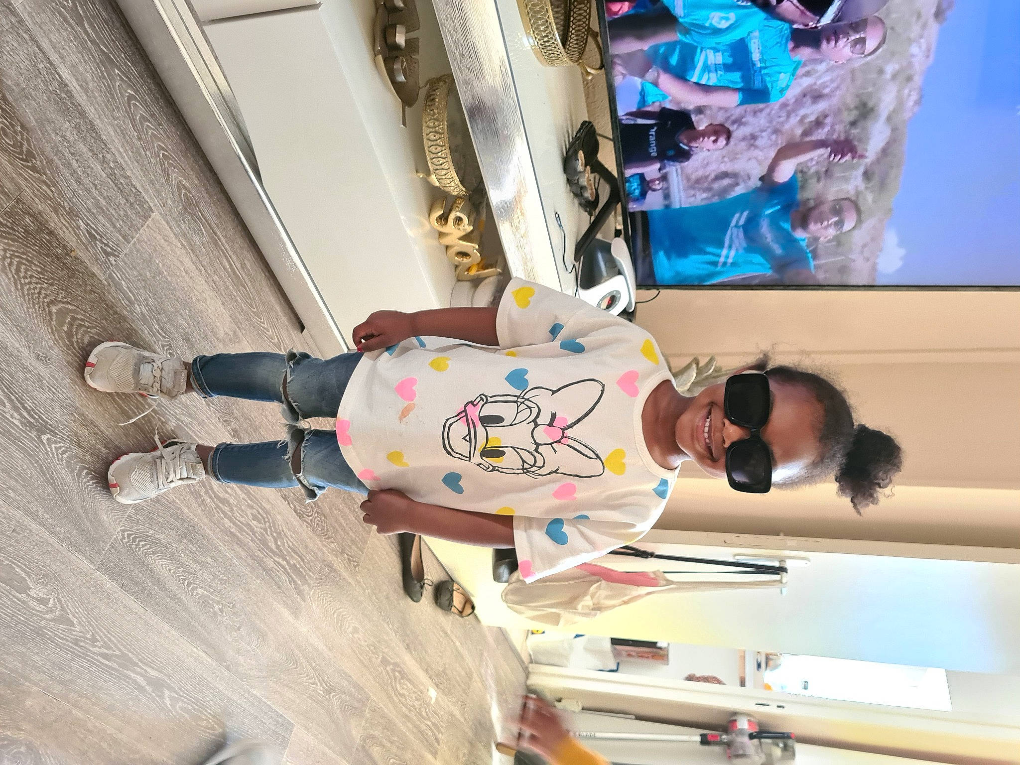 Amir Naya a rejoint le concours — aidez-le/la à gagner de superbes lots ! art, fashion_design, flooring, fun, joy, machine, person, room, visual_arts, wood