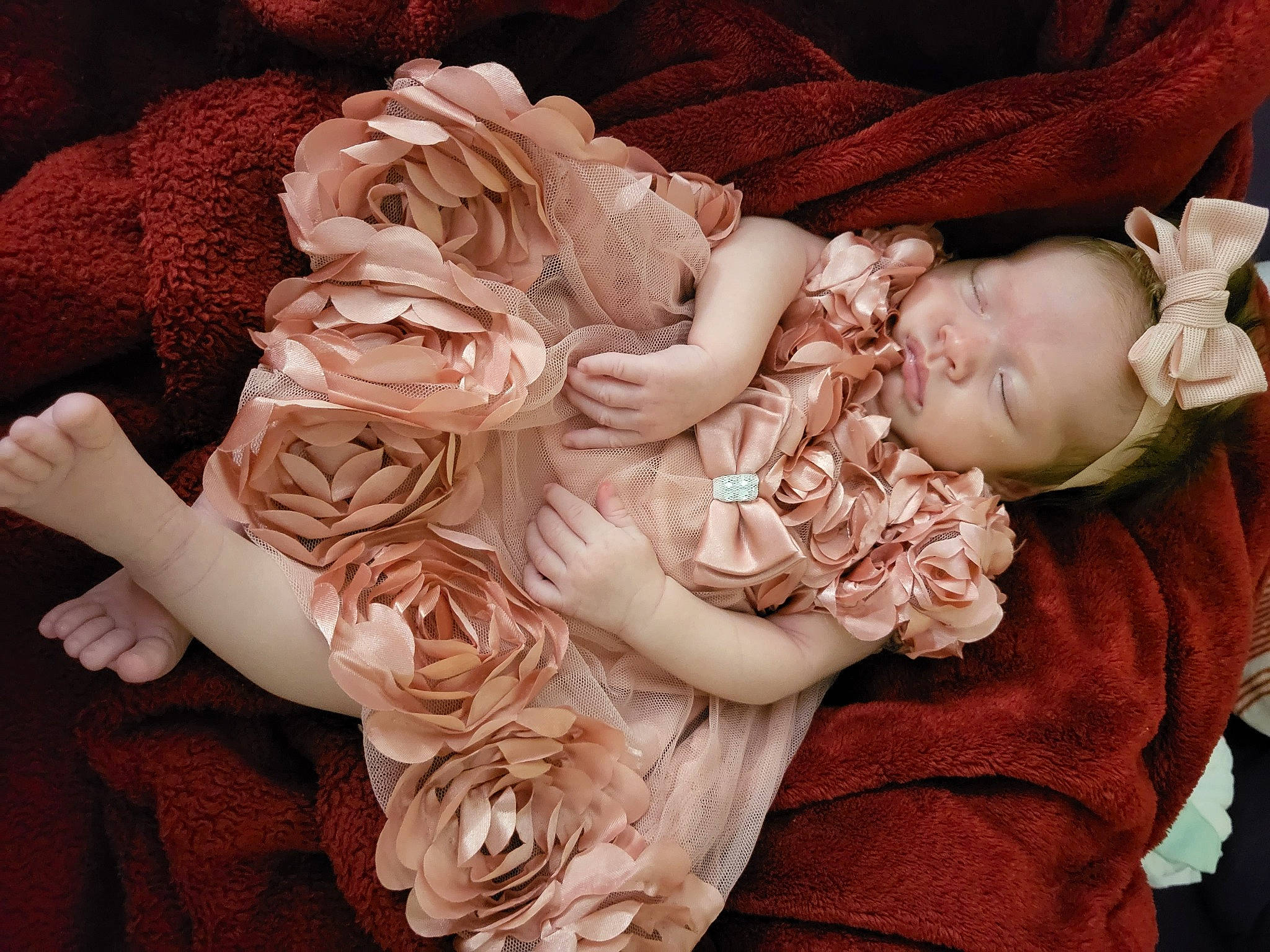 Angelina is registered to the contest to win money with this photo: beauty, bouquet, bridal_accessory, child, cut_flowers, dress, embellishment, fashion_accessory, floral_design, flower, flower_arranging, hair_accessory, headpiece, peach, person, petal, pink, plant, rose, rose_family