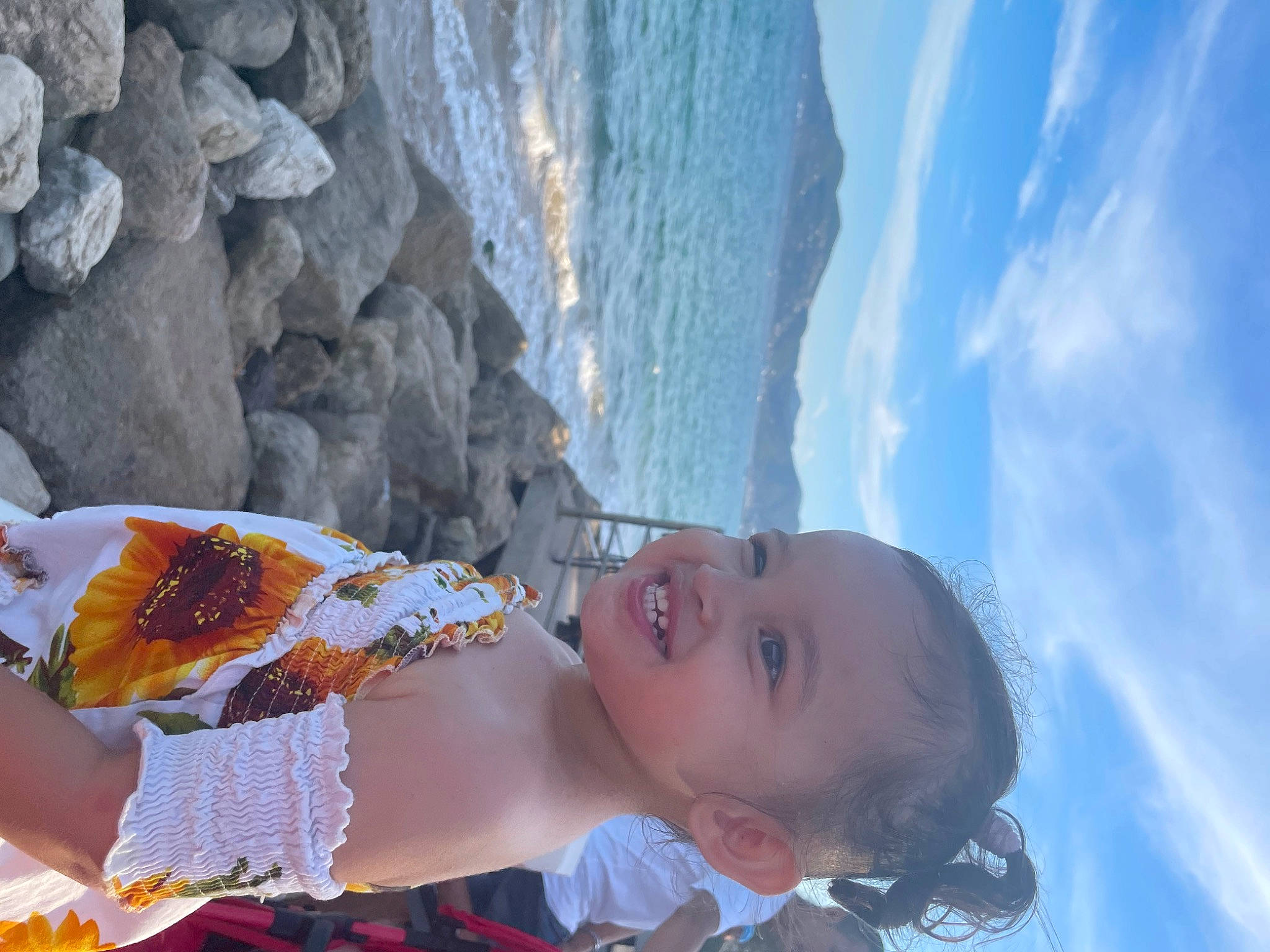 Aryana participe au concours pour gagner de l'argent avec cette photo : adventure, baby, beach, child, cloud, fun, happy, joy, landscape, leisure, ocean, people_in_nature, person, rock, sky, smile, toddler, tree, vacation, water
