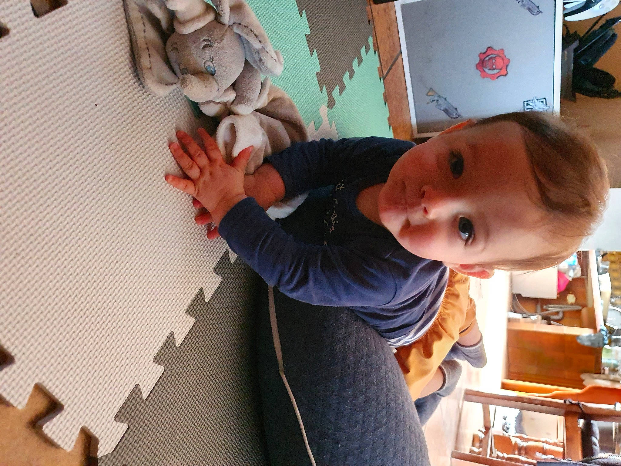 James a rejoint le concours — aidez-le/la à gagner de superbes lots ! art, artist, baby, child, flooring, fun, pattern, person, play, room, stuffed_toy, t_shirt, toddler, toy, tree, visual_arts, wood