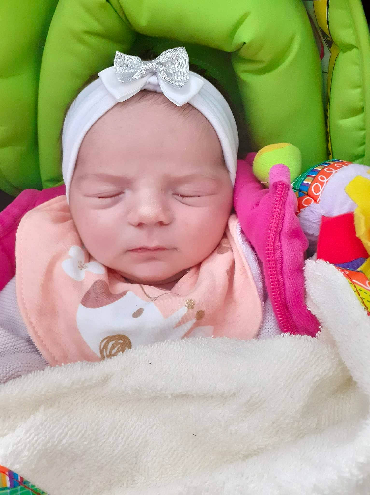 Inaya participe au concours pour gagner de l'argent avec cette photo : baby, baby_products, baby_sleeping, baby_toddler_clothing, cap, cheek, child, comfort, facial_expression, finger, grass, green, headwear, linens, mammal, person, pink, product, skin, textile