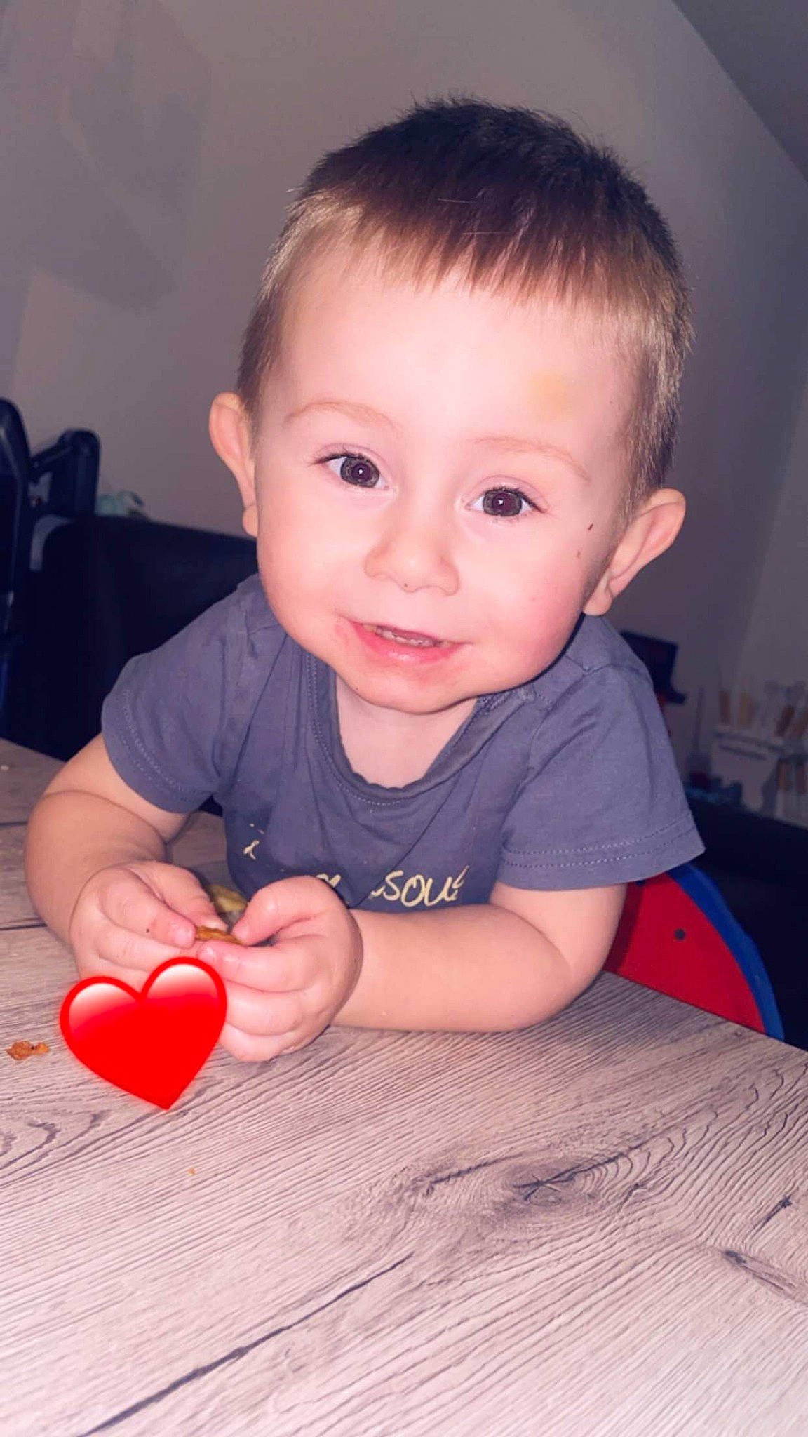 Kenzo a rejoint le concours — aidez-le/la à gagner de superbes lots ! arm, baby, baby_toddler_clothing, cheek, child, finger, flash_photography, flooring, fun, happy, iris, joy, lip, luggage_and_bags, mouth, nose, organ, person, skin, smile