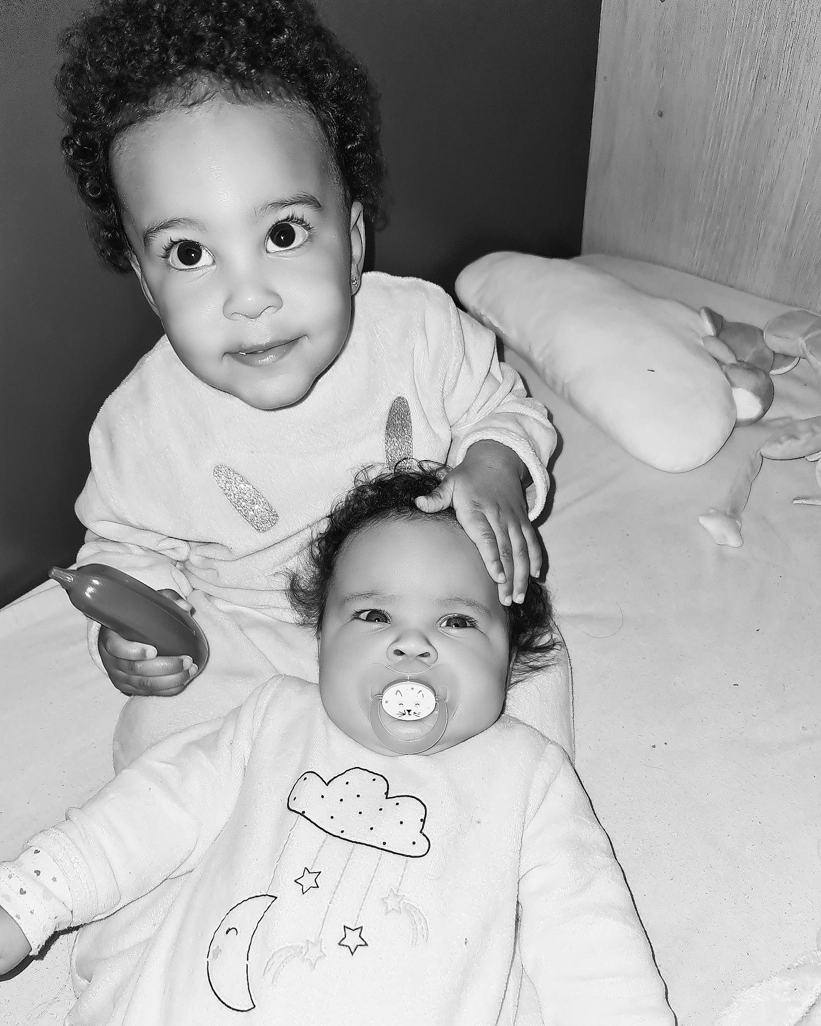 Yéléna a rejoint le concours — aidez-le/la à gagner de superbes lots ! afro, baby, baby_products, baby_toddler_clothing, cheek, child, eye, jheri_curl, nose, person, s_curl, toddler