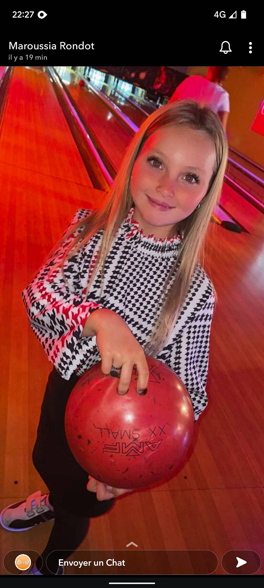 Lorianna participe au concours pour gagner de l'argent avec cette photo : abdomen, ball, chest, flash_photography, flooring, fun, happy, human_leg, joy, leisure, magenta, musical_instrument, organ, pattern, person, smile, sports_equipment, sports_toy, thigh