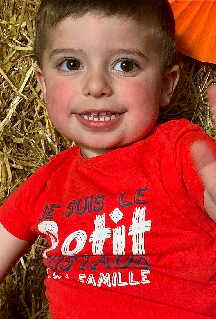 Gabin a rejoint le concours — aidez-le/la à gagner de superbes lots ! baby_toddler_clothing, cheek, chin, cool, eye, eyelash, facial_expression, forehead, happy, iris, joy, lip, mouth, neck, nose, organ, person, skin, sleeve, smile