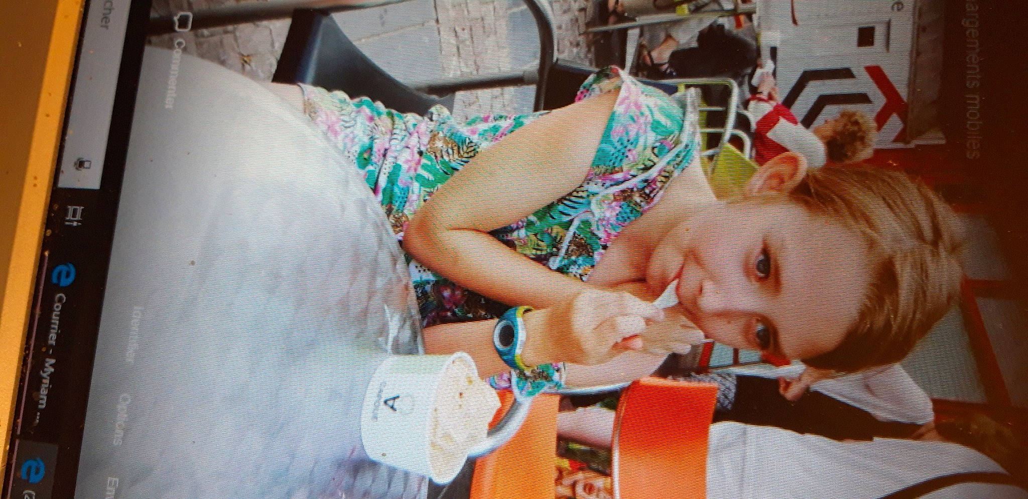 Océane a rejoint le concours — aidez-le/la à gagner de superbes lots ! baby, child, ear, fun, mouth, person, toddler, vacation