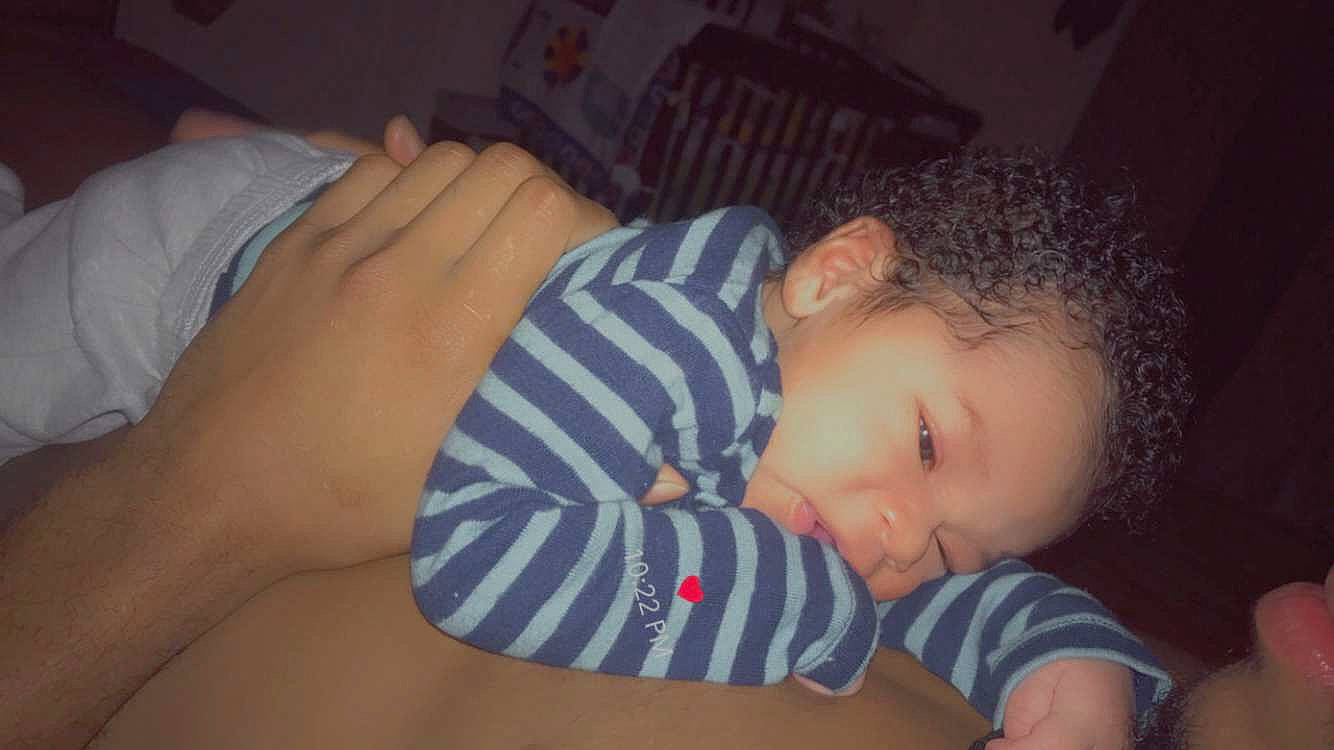 Zidane is registered to the contest to win money with this photo: arm, blue, cheek, comfort, eye, face, finger, floor, fun, hair, head, human, leg, lip, people, person, product, room, sitting, vertebrate