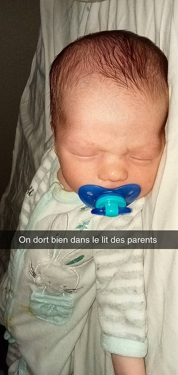 Junior Yünüs participe au concours pour gagner de l'argent avec cette photo : aqua, baby, chin, cool, eyebrow, eyelash, facial_expression, finger, hairstyle, iris, jaw, mouth, nail, neck, nose, organism, person, skin, sleeve, textile