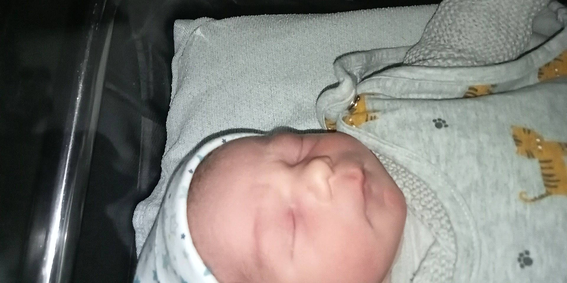 Souleyman participe au concours pour gagner de l'argent avec cette photo : baby, baby_sleeping, baby_toddler_clothing, bedtime, cheek, child, comfort, eye, eyebrow, human_body, linens, lip, mouth, nap, nose, person, product, skin, textile, thumb