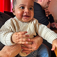 Kenny participe au concours pour gagner de l'argent avec cette photo : baby, child, person, sweater, jeans, hand, smile, drool, indoor, family, adult, glasses, ring, red_curtain, table, wood, seated, happy, cute, portrait