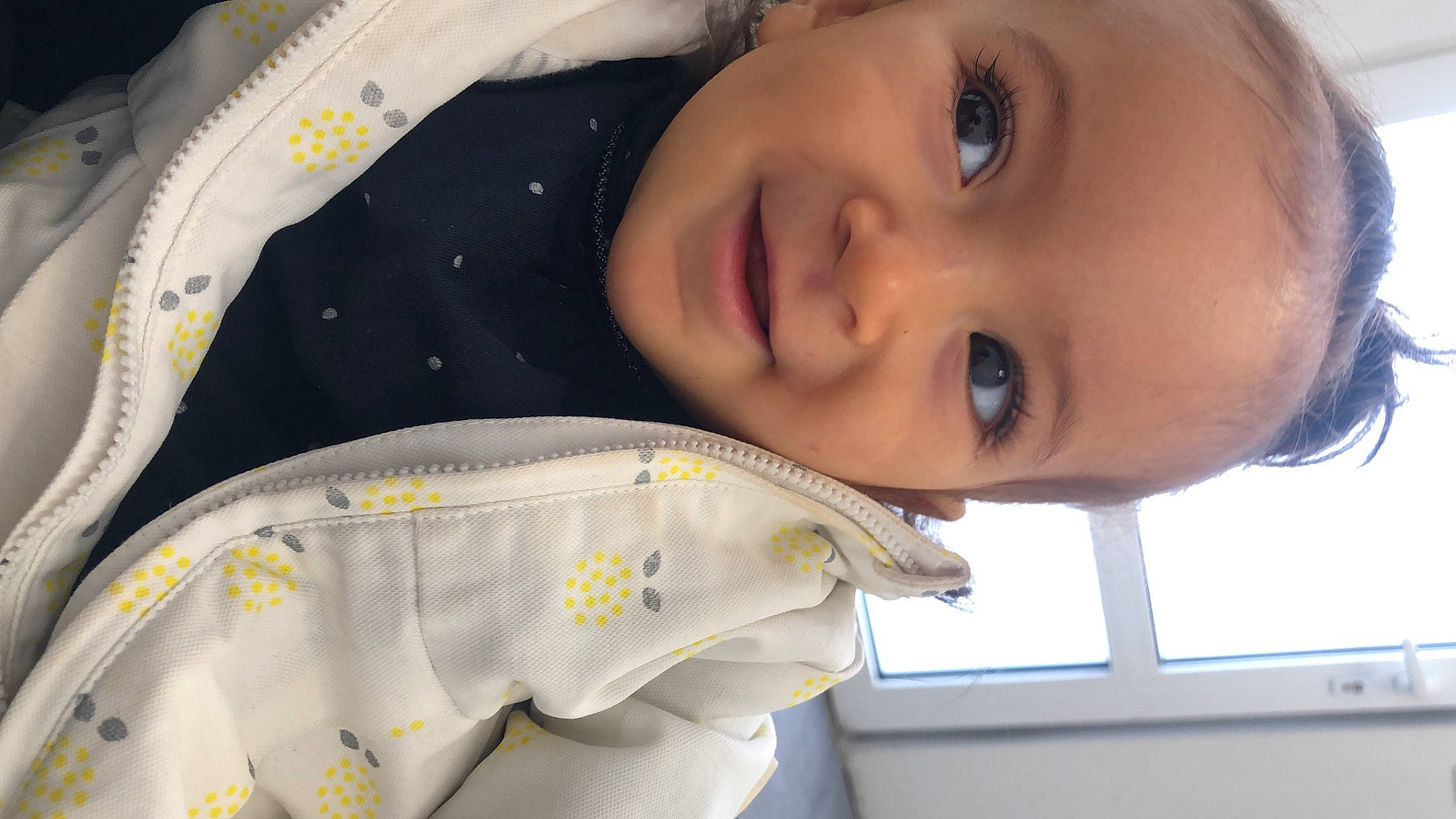 Mya participe au concours pour gagner de l'argent avec cette photo : beauty, cheek, ear, eye, eyebrow, eyelash, happy, human_body, iris, jaw, lip, mouth, neck, nose, person, skin, sleeve, smile, toddler, white