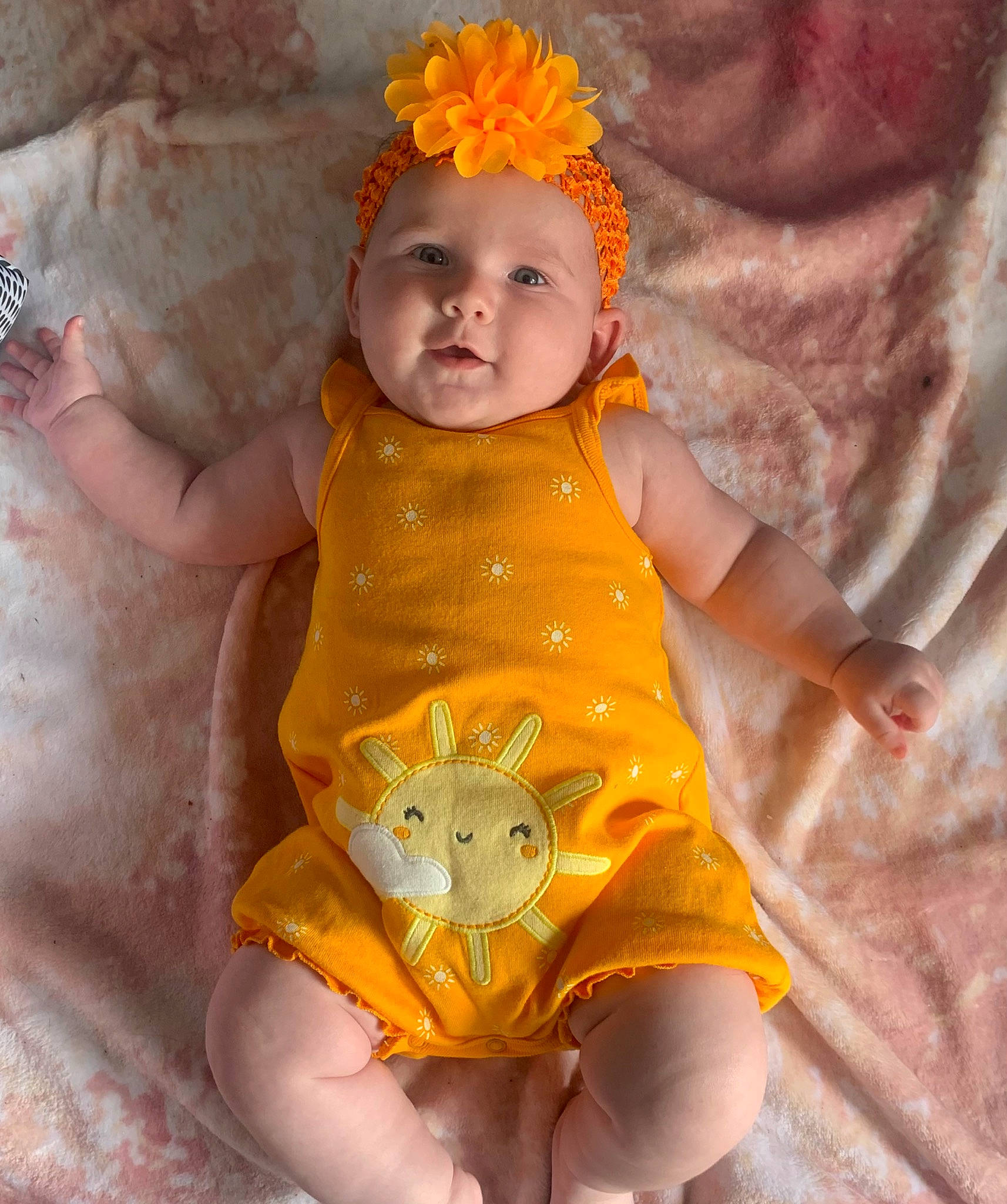 Rosalie a rejoint le concours — aidez-le/la à gagner de superbes lots ! baby, baby_products, baby_toddler_clothing, beauty, cheek, child, chin, eye, face, facial_expression, happy, head, headwear, iris, orange, person, pink, skin, sleeve, toddler