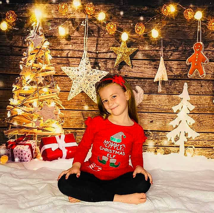 Sadie Grace joined the competition — help win amazing prizes! beauty, christmas, christmas_decoration, christmas_eve, christmas_ornament, christmas_tree, event, fun, happy, holiday, holiday_ornament, human_body, joy, lighting, ornament, person, photograph, plant, sleeve, smile