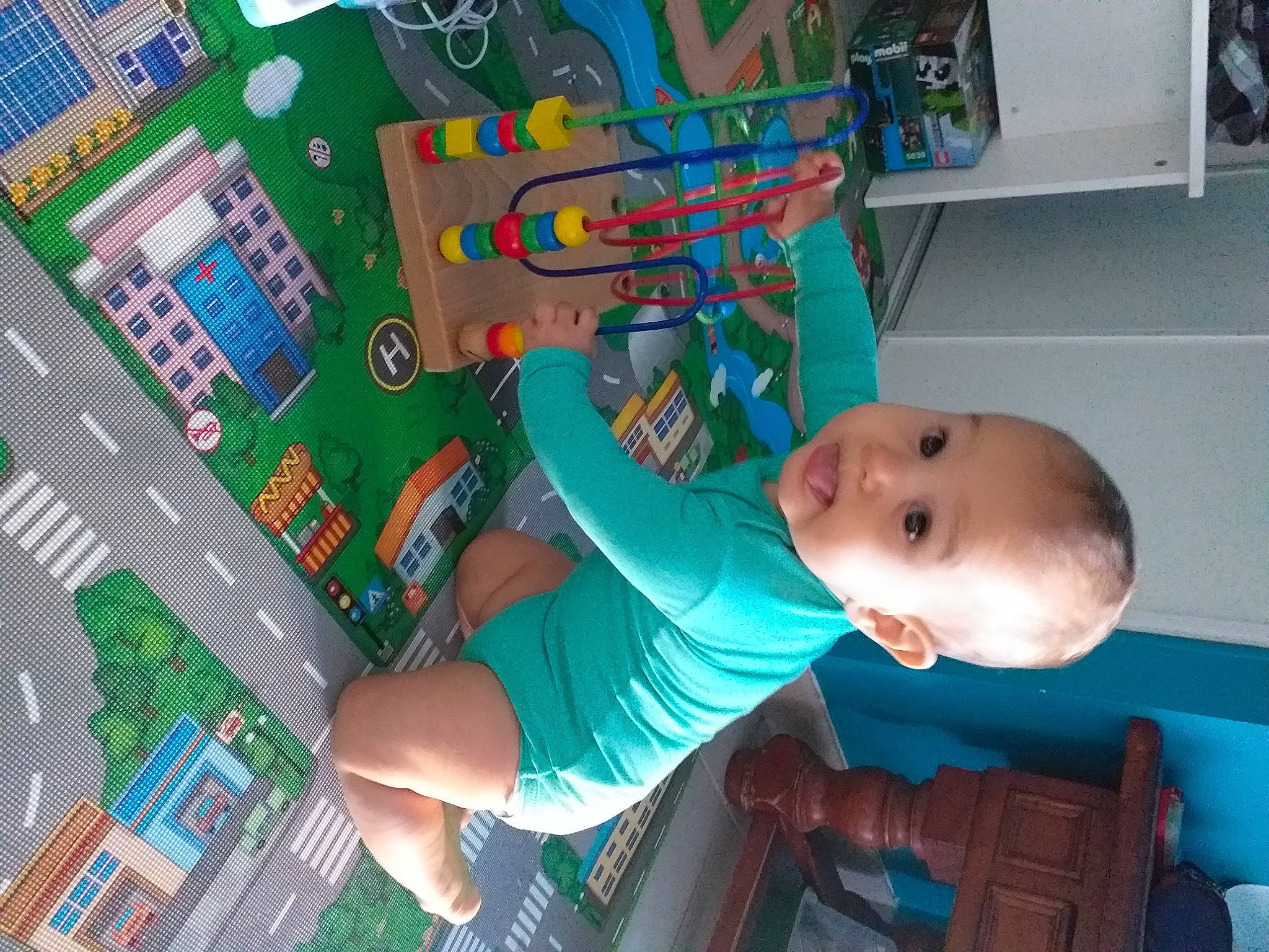 Gabriel participe au concours pour gagner de l'argent avec cette photo : baby, child, person, play, surprise, toddler