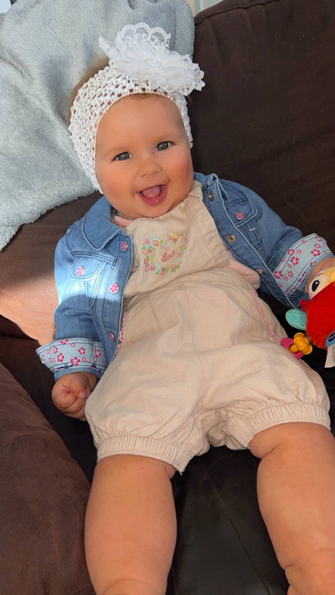 Kamyla participe au concours pour gagner de l'argent avec cette photo : baby, baby_toddler_clothing, cap, cheek, child, comfort, finger, fun, happy, headgear, headwear, joy, lap, leg, organ, person, pink, skin, sleeve, smile