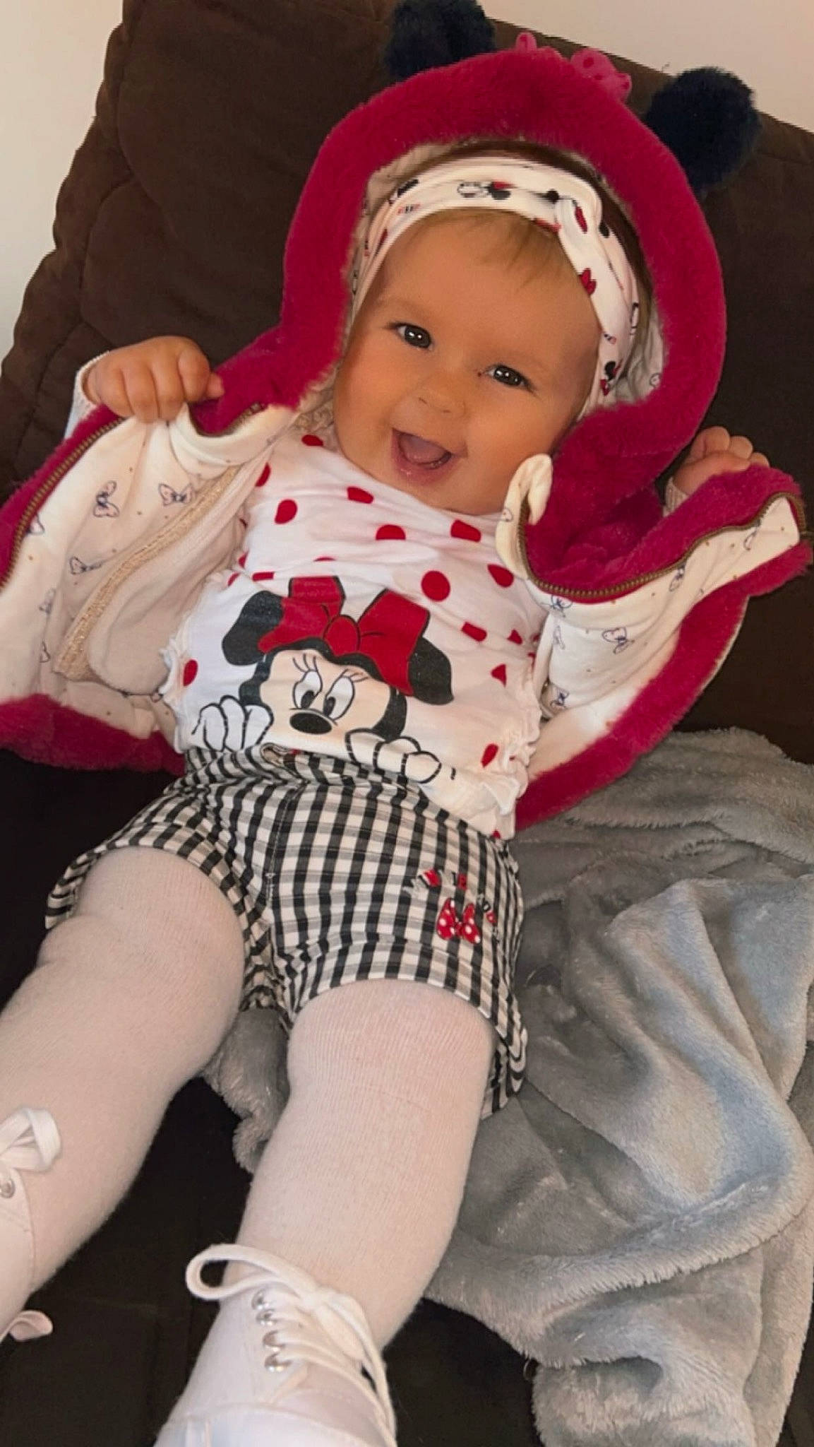 Kamyla participe au concours pour gagner de l'argent avec cette photo : baby, baby_sleeping, baby_toddler_clothing, carmine, child, comfort, happy, headwear, human_leg, joy, knee, lap, linens, pattern, person, pink, sitting, sleeve, smile, thigh