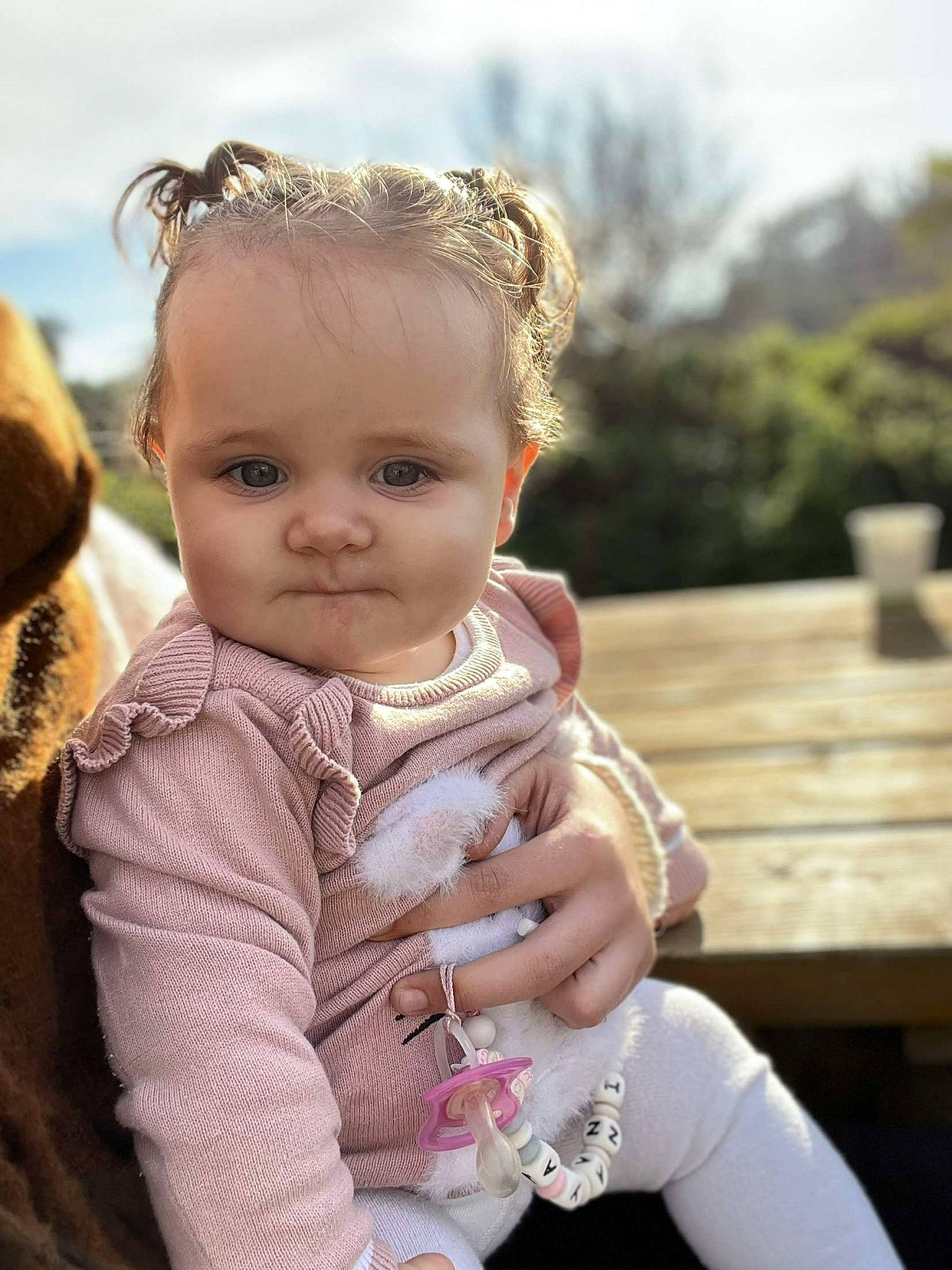 Kïnaya participe au concours pour gagner de l'argent avec cette photo : baby, baby_toddler_clothing, cheek, child, eye, face, flash_photography, fun, gesture, grass, happy, head, iris, lip, people_in_nature, person, sitting, skin, sky, sleeve