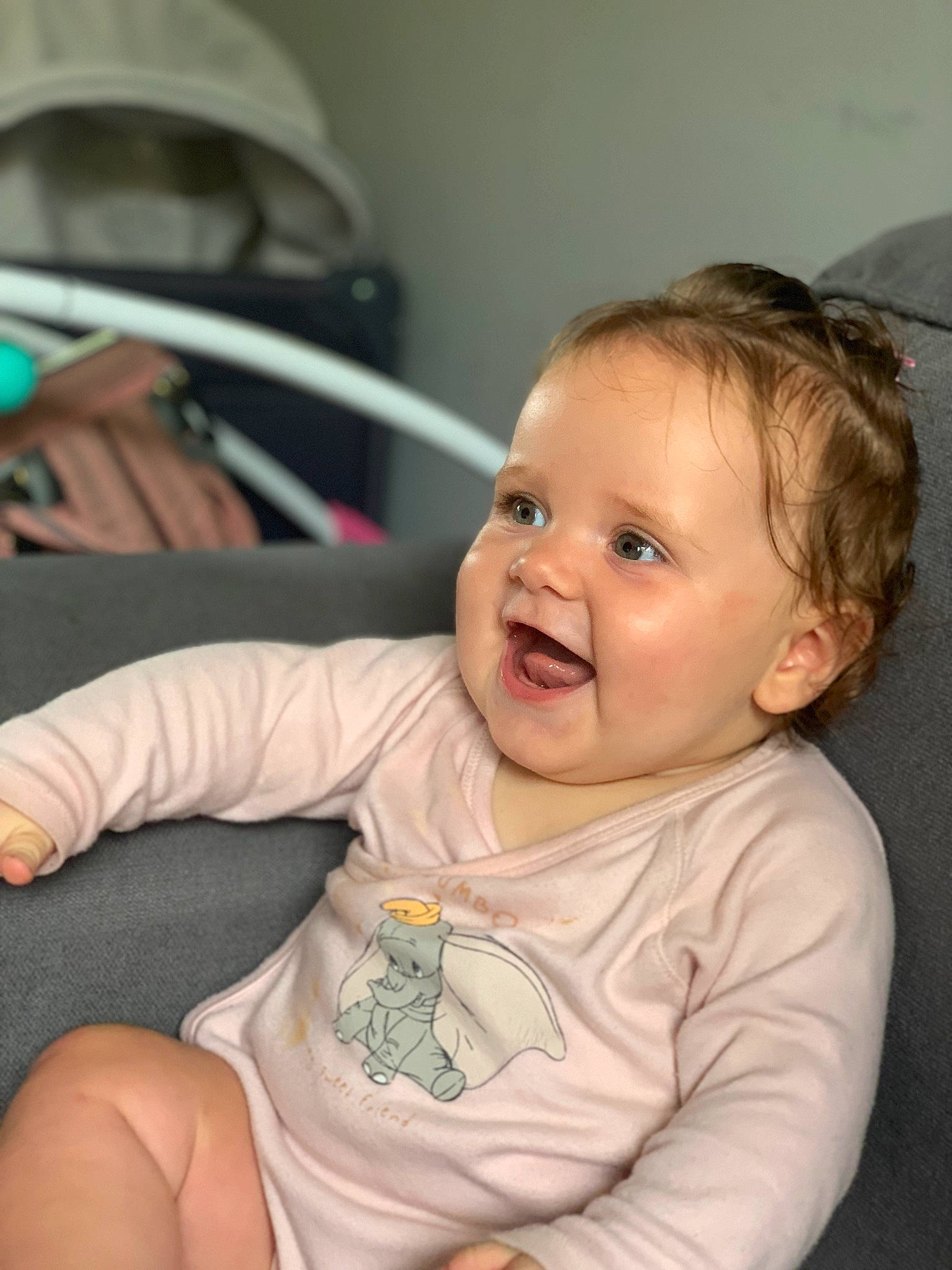 Kïnaya participe au concours pour gagner de l'argent avec cette photo : arm, baby, baby_toddler_clothing, cheek, chin, comfort, ear, eyebrow, face, finger, happy, human_body, iris, lip, mouth, nose, person, skin, sleeve, smile