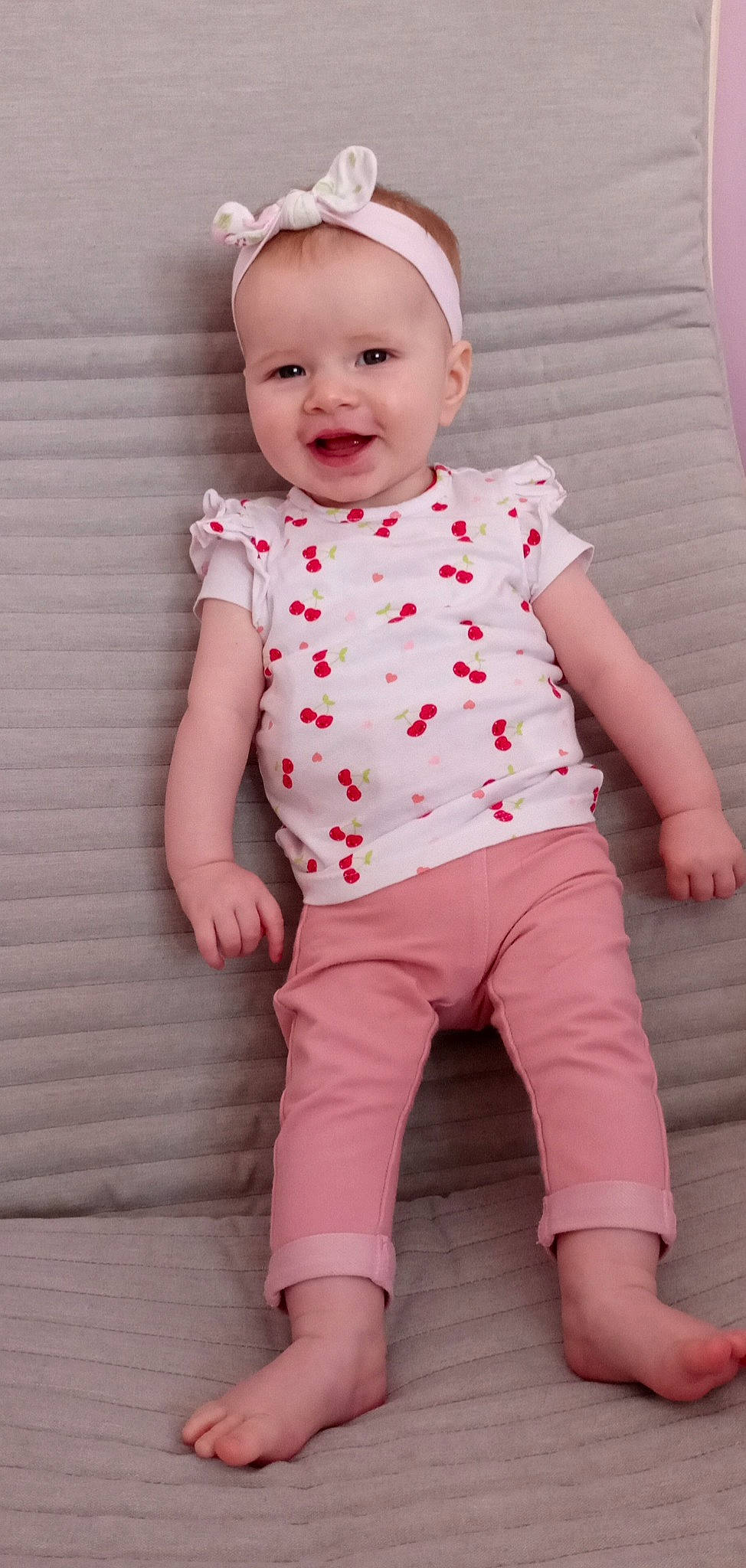 Zoé a rejoint le concours — aidez-le/la à gagner de superbes lots ! arm, baby, baby_toddler_clothing, cheek, clothing, collar, dress, eye, face, happy, head, human_body, lip, person, pink, skin, sleeve, smile, standing, textile