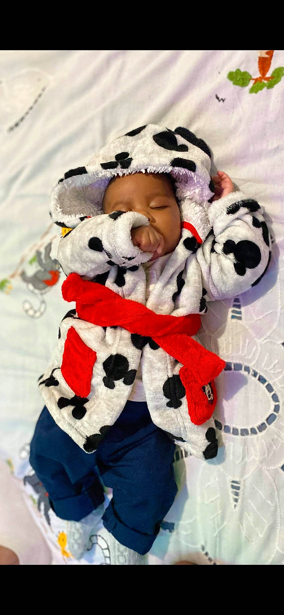 Kenzo Chan participe au concours pour gagner de l'argent avec cette photo : animation, baby_toddler_clothing, carmine, child, costume, doll, fictional_character, fur, glove, headgear, linens, mascot, pattern, person, personal_protective_equipment, plush, recreation, sleeve, stuffed_toy, toy