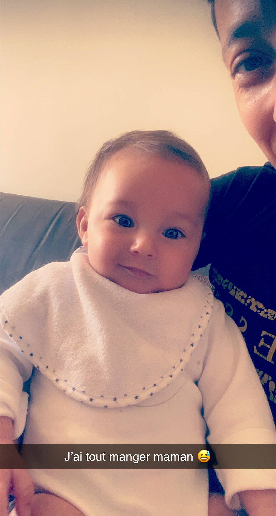 Sacha participe au concours pour gagner de l'argent avec cette photo : baby, baby_toddler_clothing, cheek, chin, ear, eyebrow, eyelash, forehead, gesture, happy, iris, lip, mouth, neck, nose, person, shoulder, skin, sleeve, t_shirt