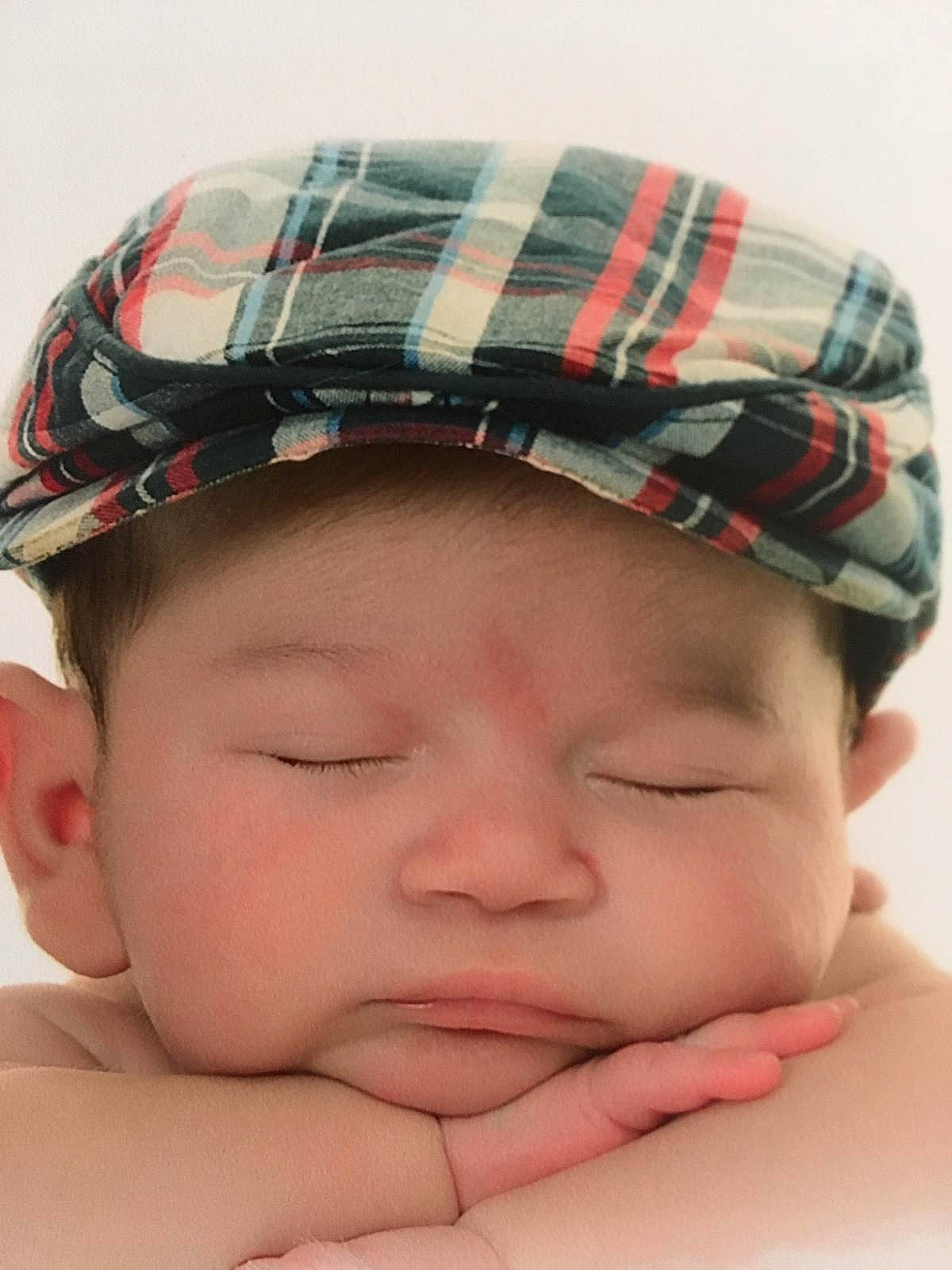 Thiago is registered to the contest to win money with this photo: cap, cheek, child, forehead, girl, hair_accessory, headgear, infant, person
