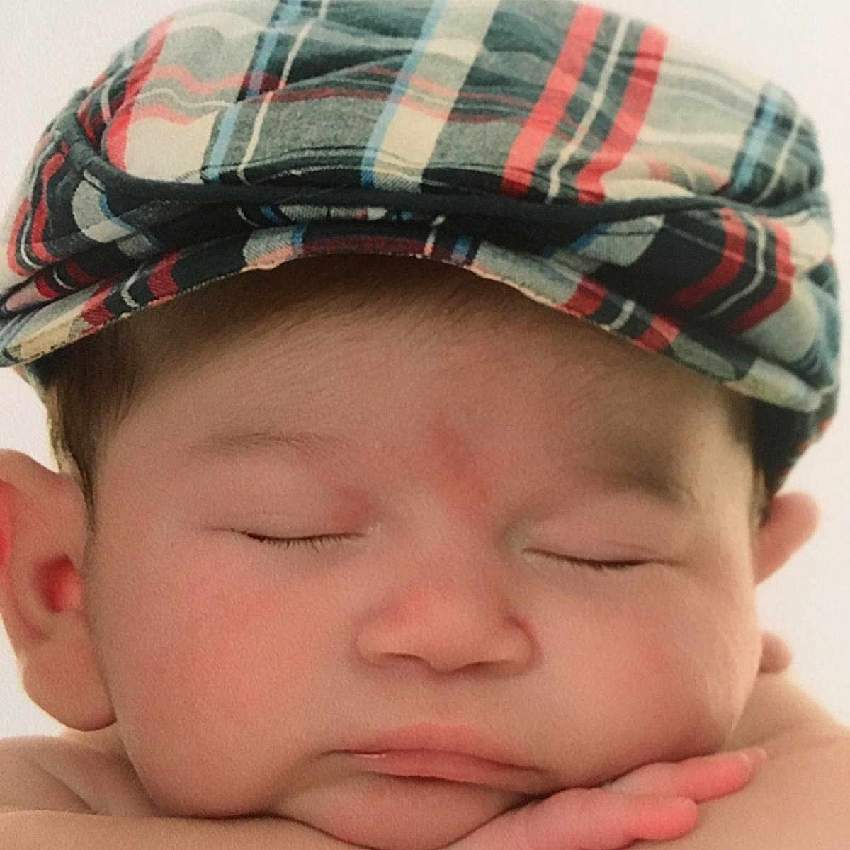 Thiago is registered to the contest to win money with this photo: cap, cheek, child, forehead, girl, hair_accessory, headgear, infant, person