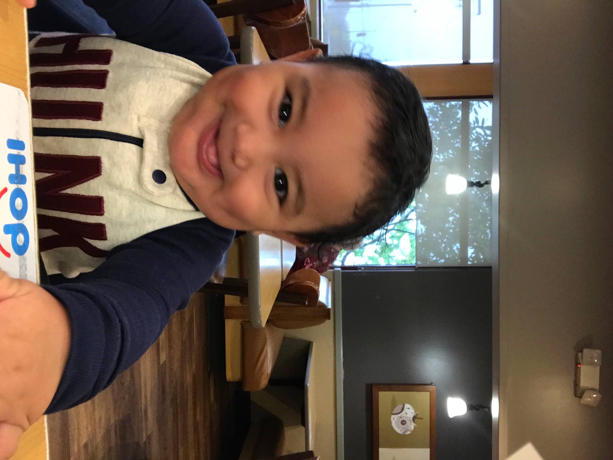 Ismael is registered to the contest to win money with this photo: daylighting, eye, finger, joy, person, thumb