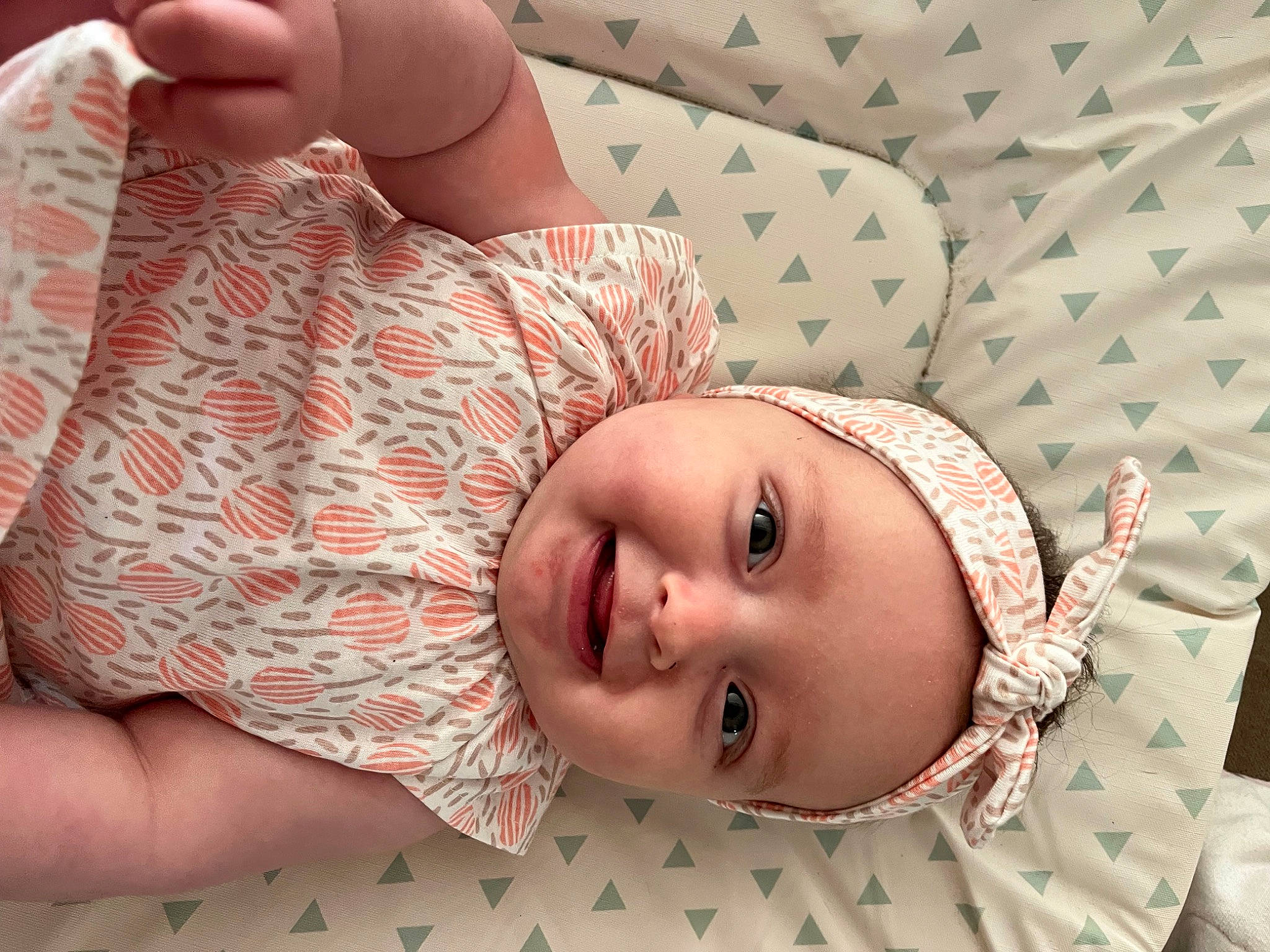 élysa a rejoint le concours — aidez-le/la à gagner de superbes lots ! baby, baby_toddler_clothing, cheek, child, comfort, eye, eyelash, gesture, happy, head, headwear, joy, lip, mouth, muscle, neck, nose, person, pink, skin