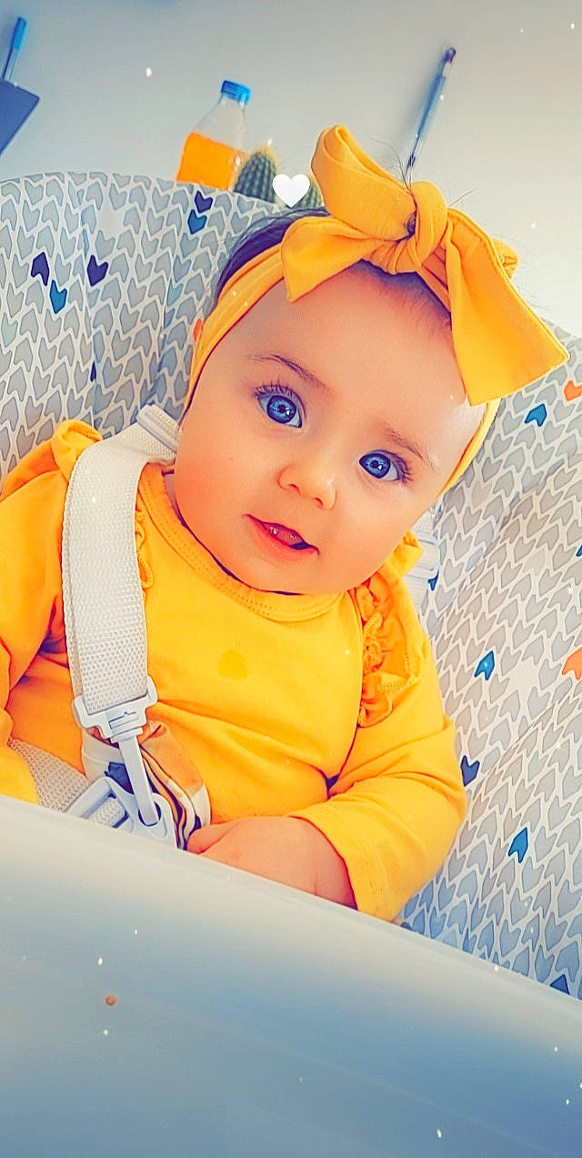 Inaya a rejoint le concours — aidez-le/la à gagner de superbes lots ! baby, baby_playing_with_toys, baby_products, baby_toddler_clothing, baby_toys, blue, cheek, child, electric_blue, fashion_accessory, fun, happy, leisure, linens, pattern, person, play, room, sitting, sleeve