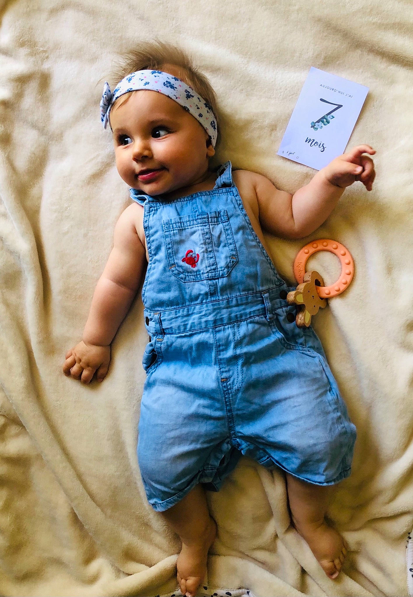 Lily a rejoint le concours — aidez-le/la à gagner de superbes lots ! baby, baby_toddler_clothing, cap, child, eye, fashion_accessory, finger, happy, headgear, headwear, iris, jewellery, leaf, linens, pattern, person, product, skin, sleeve, textile