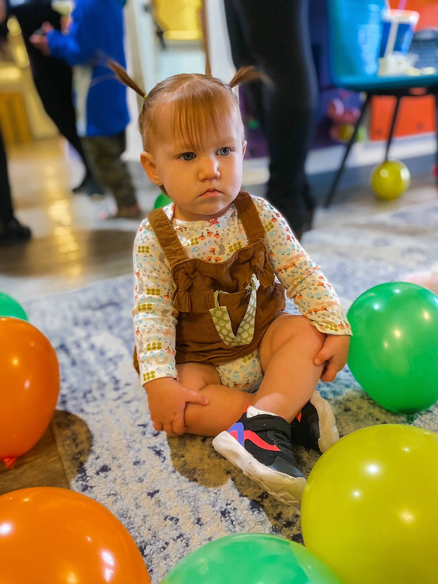 Karsyn is registered to the contest to win money with this photo: balloon, beauty, blue, child, community, event, fun, green, happy, human, leisure, party_supply, people, person, photograph, public_space, recreation, snapshot, summer, toddler