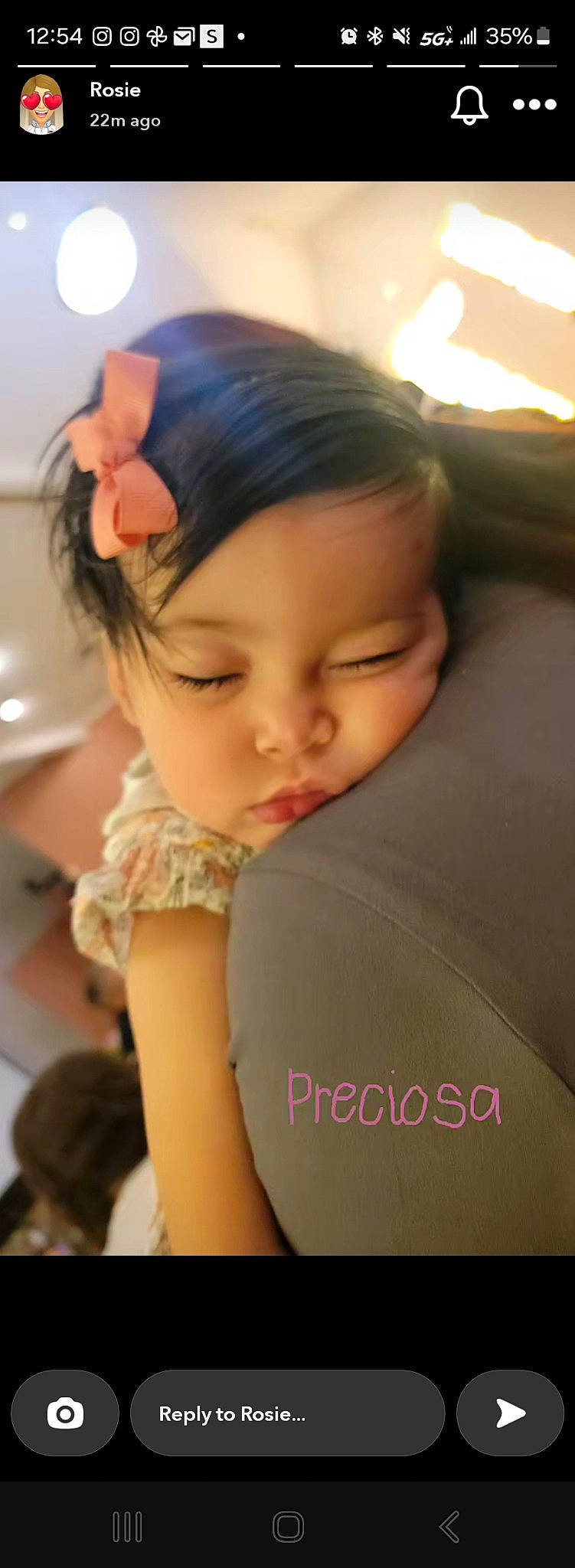 Lunamaris is registered to the contest to win money with this photo: abdomen, bangs, brown_hair, cheek, child, ear, elbow, eyelash, fashion_accessory, forehead, fun, hair_tie, happy, headwear, lip, neck, nose, person, room, sitting