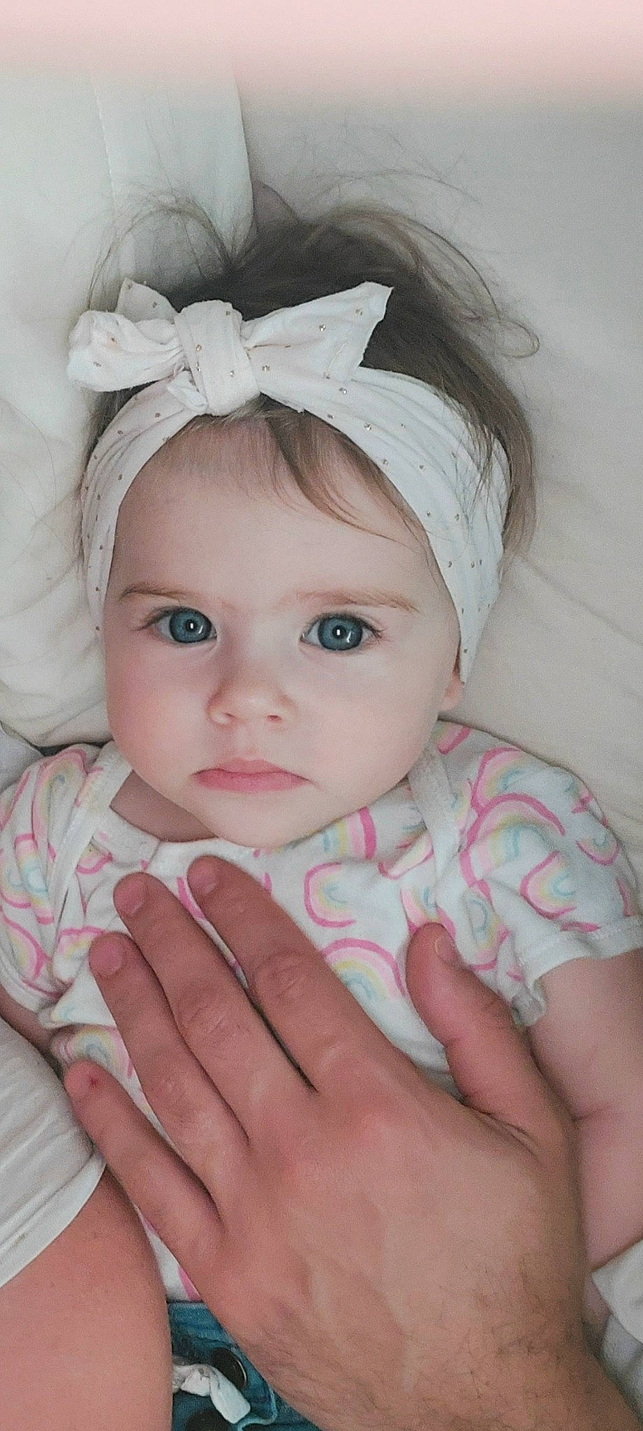 Valentina a rejoint le concours — aidez-le/la à gagner de superbes lots ! baby_toddler_clothing, cheek, child, chin, clothing, dress, eye, eyebrow, eyelash, face, finger, hair, hand, headband, headwear, iris, lip, person, pink, skin