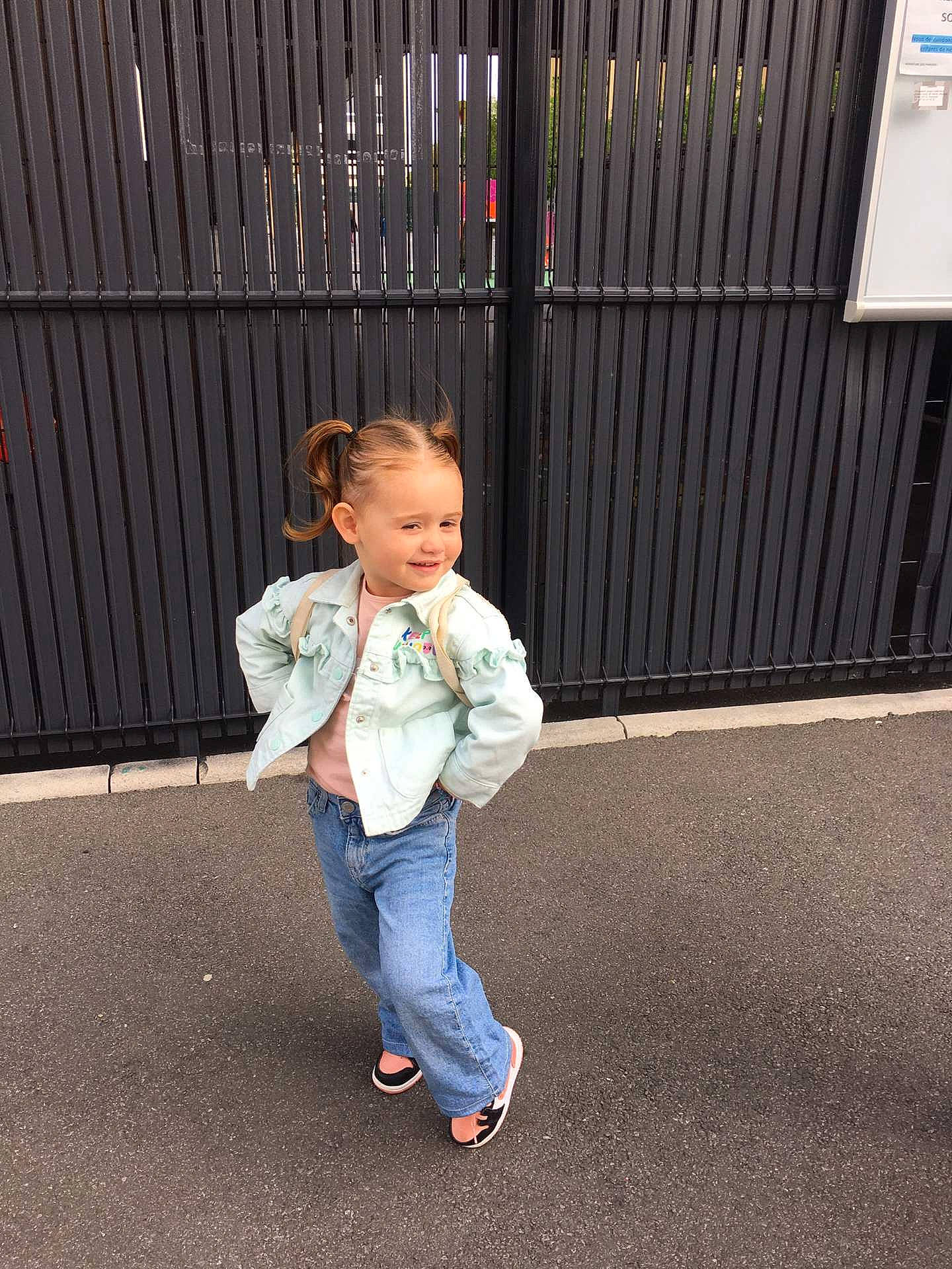 Aliyah participe au concours pour gagner de l'argent avec cette photo : asphalt, child, city, clothing, denim, electric_blue, fence, fun, grass, happy, joy, leisure, pedestrian, person, recreation, road_surface, sidewalk, sitting, sleeve, smile