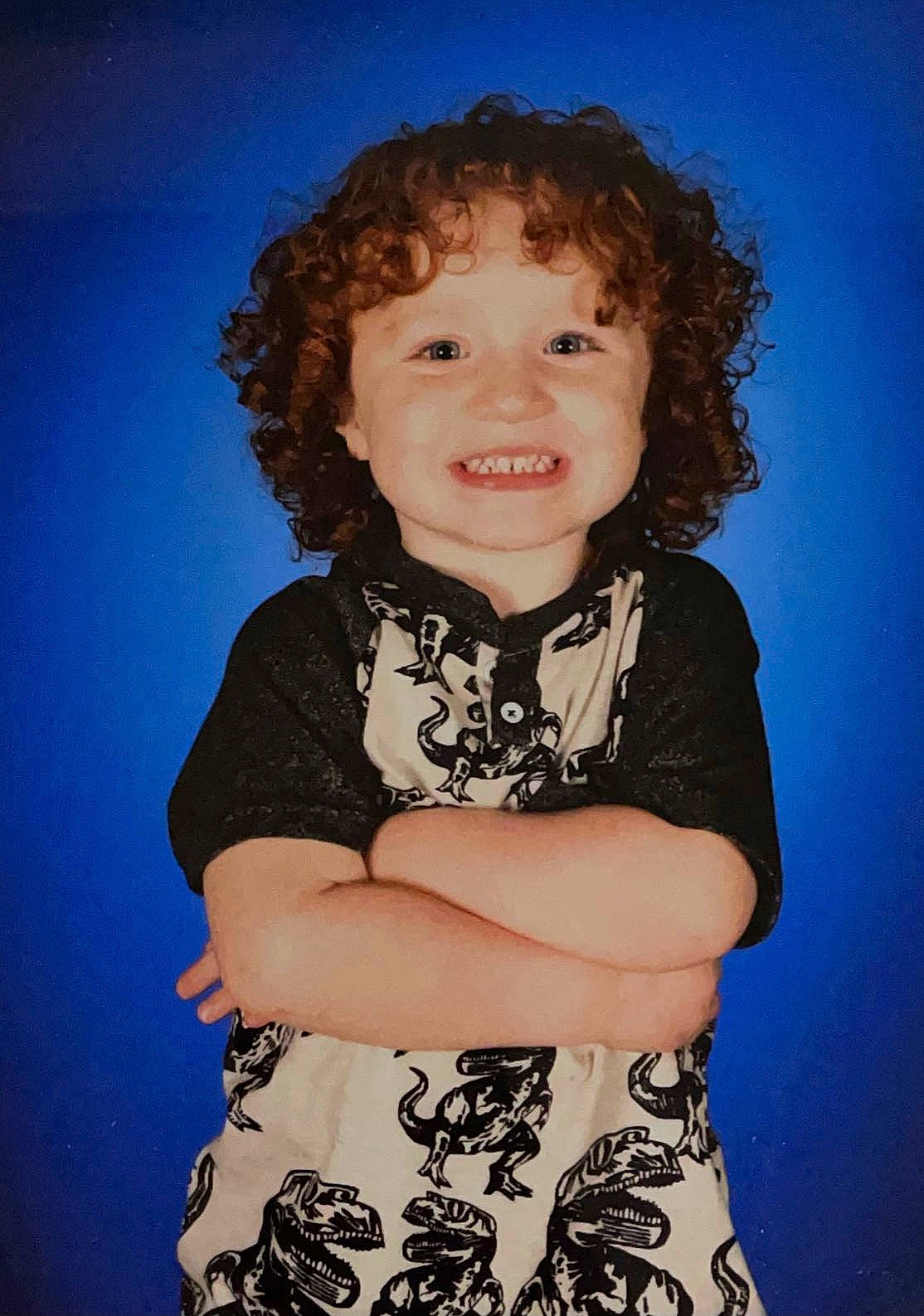 Christian is registered to the contest to win money with this photo: arm, baby_toddler_clothing, blue, cheek, eye, face, facial_expression, flash_photography, gesture, hair, hairstyle, hand, happy, human_body, iris, joy, neck, person, skin, sleeve