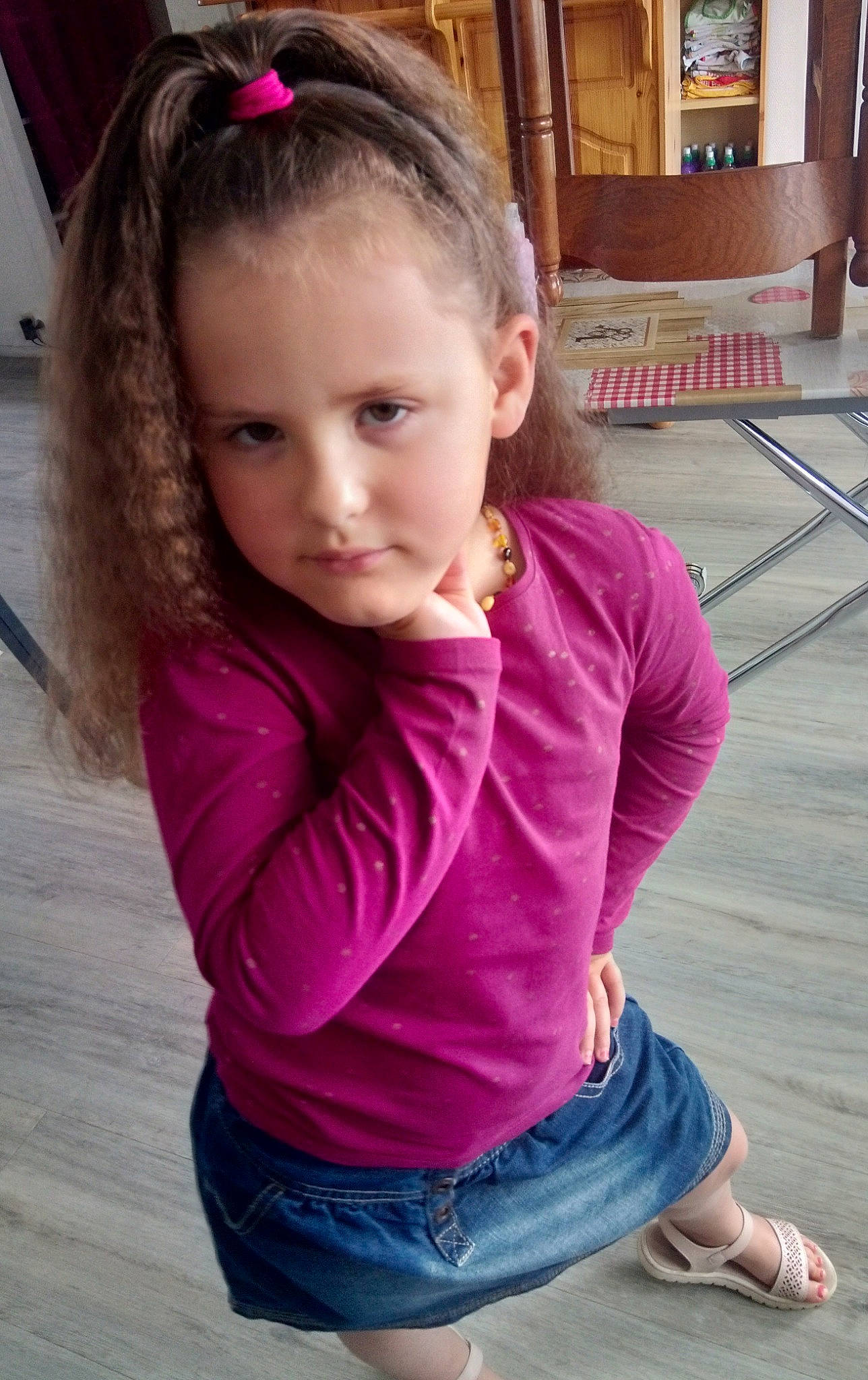 Elza a rejoint le concours — aidez-le/la à gagner de superbes lots ! arm, beauty, blond, cheek, child, eye, face, forehead, fun, hair, hairstyle, head, lip, nose, person, pink, shoulder, skin, smile, standing