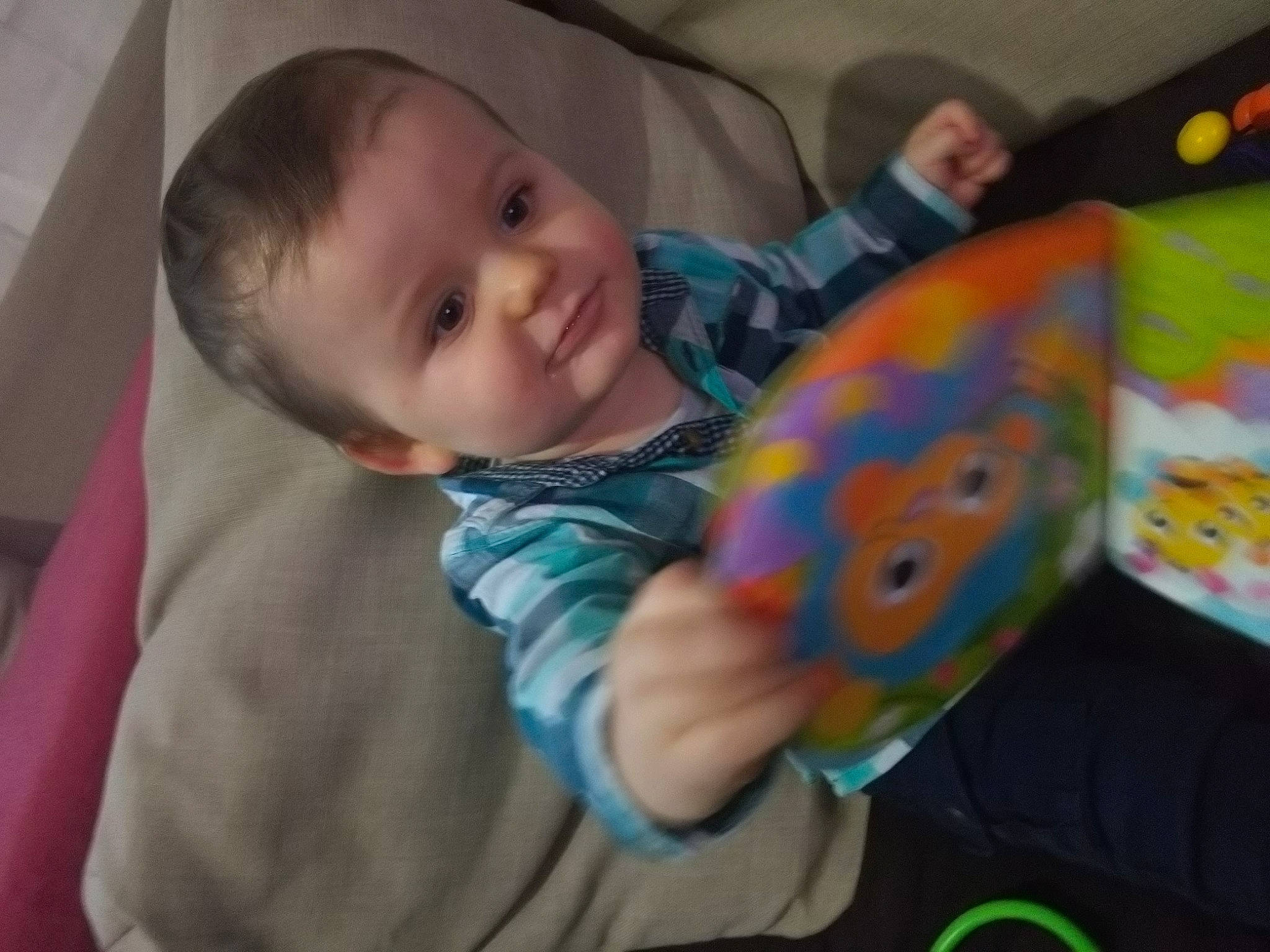 Mathéo a rejoint le concours — aidez-le/la à gagner de superbes lots ! baby, baby_products, baby_toys, bedtime, cheek, child, eye, face, fun, head, iris, mouth, nose, person, play, product, room, sitting, skin, toddler