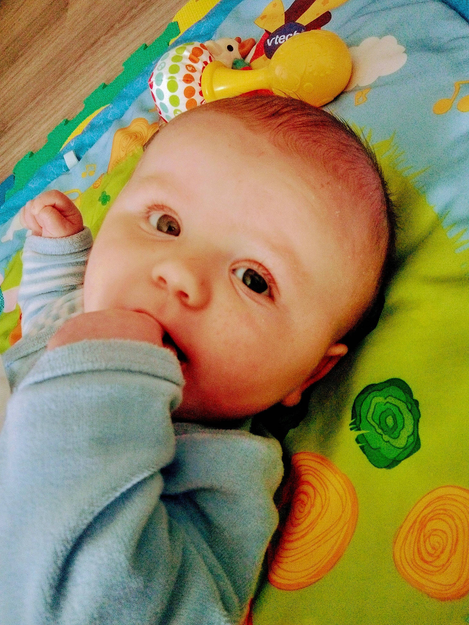 Mathéo a rejoint le concours — aidez-le/la à gagner de superbes lots ! baby, baby_products, cheek, child, eye, face, head, linens, lip, mouth, nose, person, product, skin, textile, toddler, yellow