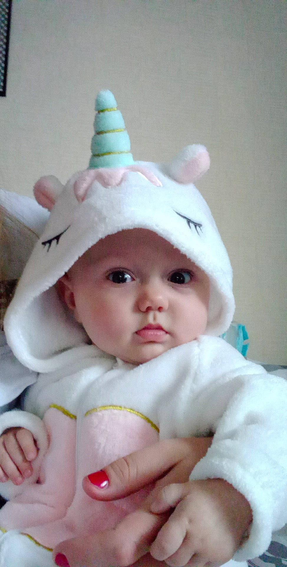 Assya participe au concours pour gagner de l'argent avec cette photo : baby, baby_toddler_clothing, beanie, bonnet, cap, cheek, child, cone, costume_accessory, costume_hat, creative_arts, fashion_accessory, hair_accessory, happy, headwear, party_hat, party_supply, peach, person, pink