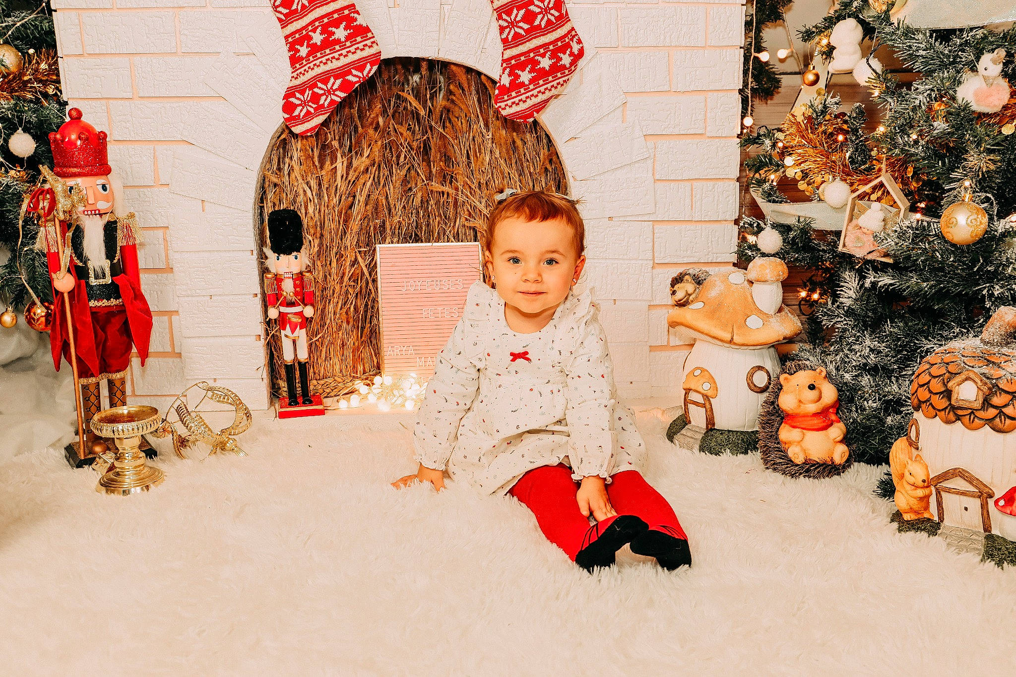 Kelyana a rejoint le concours — aidez-le/la à gagner de superbes lots ! baby, baby_toddler_clothing, child, christmas, christmas_decoration, christmas_eve, christmas_ornament, christmas_stocking, christmas_tree, decoration, dress, event, happy, head, holiday, holiday_ornament, joy, ornament, person, red