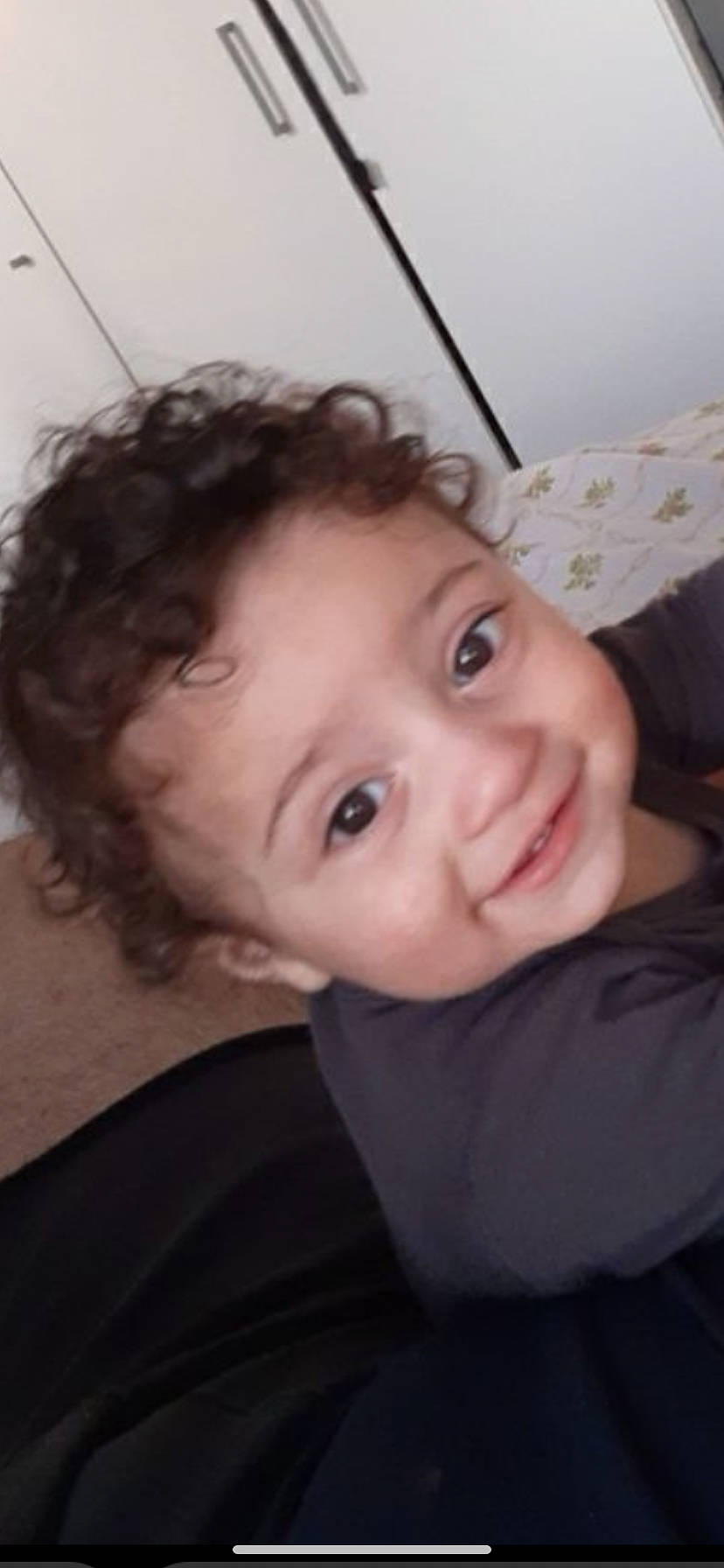 Ezio participe au concours pour gagner de l'argent avec cette photo : cheek, chin, eyebrow, eyelash, flash_photography, forehead, hairstyle, happy, iris, jaw, joy, lip, mouth, neck, nose, person, ringlet, skin, smile, toddler