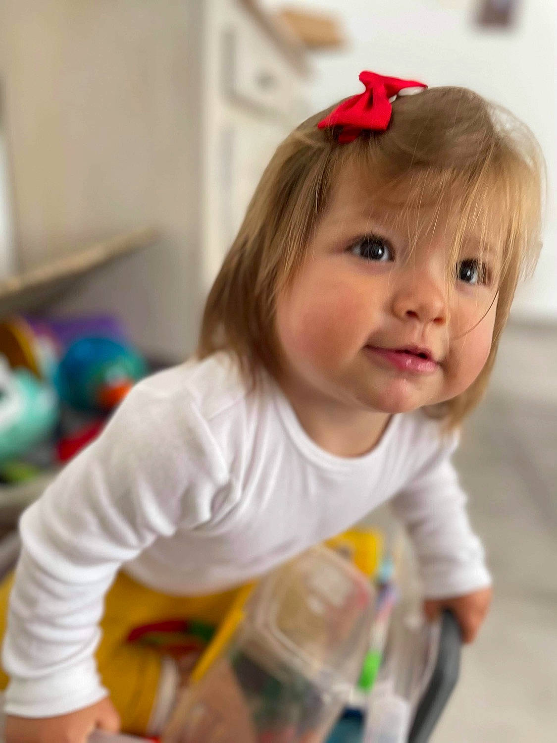 Danika a rejoint le concours — aidez-le/la à gagner de superbes lots ! baby, baby_toddler_clothing, bangs, cheek, child, dress, fashion_accessory, fun, happy, hat, headband, iris, person, play, product, room, skin, sleeve, smile, t_shirt