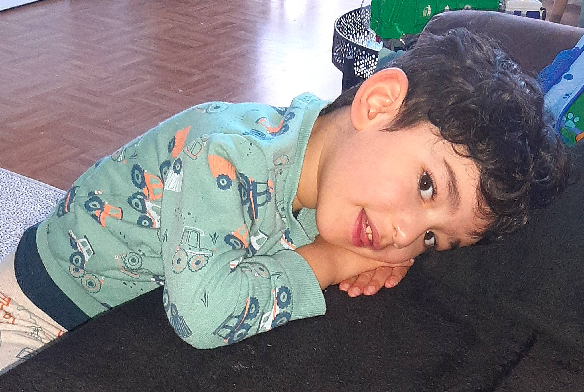 Dylan participe au concours pour gagner de l'argent avec cette photo : baby_toddler_clothing, cap, cheek, child, chin, flooring, fun, grass, happy, leisure, pattern, person, sitting, skin, sleeve, toddler