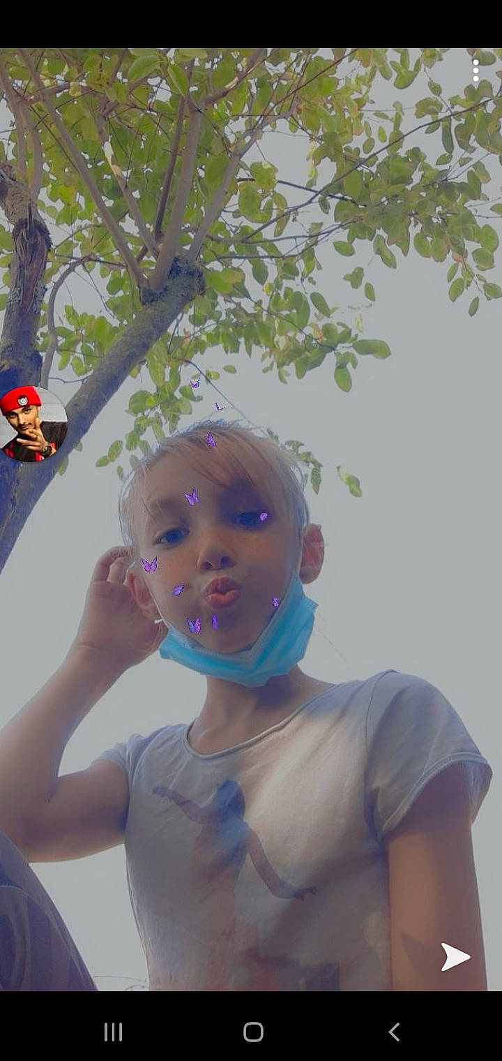 Celya a rejoint le concours — aidez-le/la à gagner de superbes lots ! art, blue, blurred, child, flower, head, painting, person, photography, plant, toddler, tree